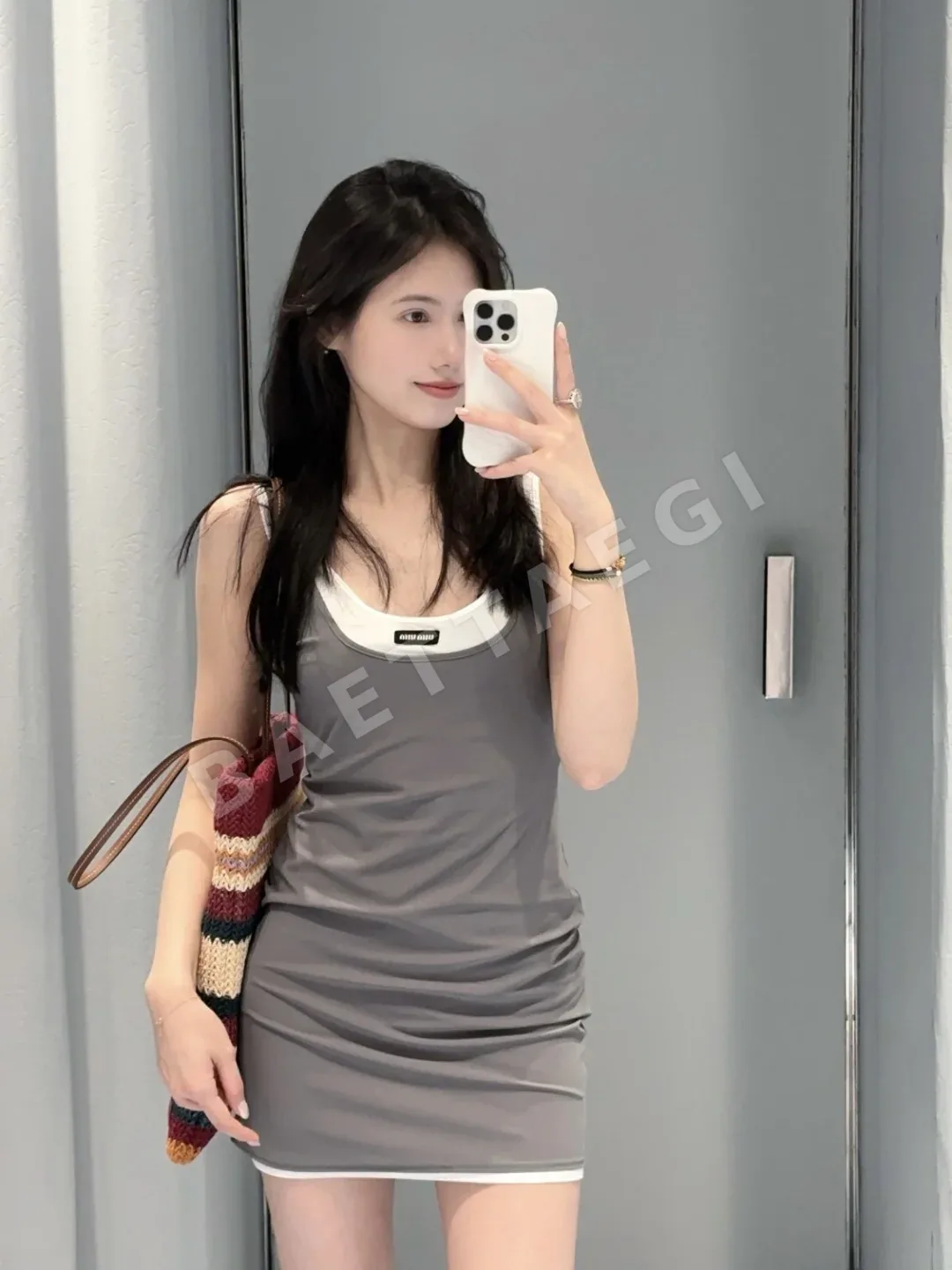 미우미우 컬러 블록 U넥 노슬리브 베스트 원피스 상세 이미지 9