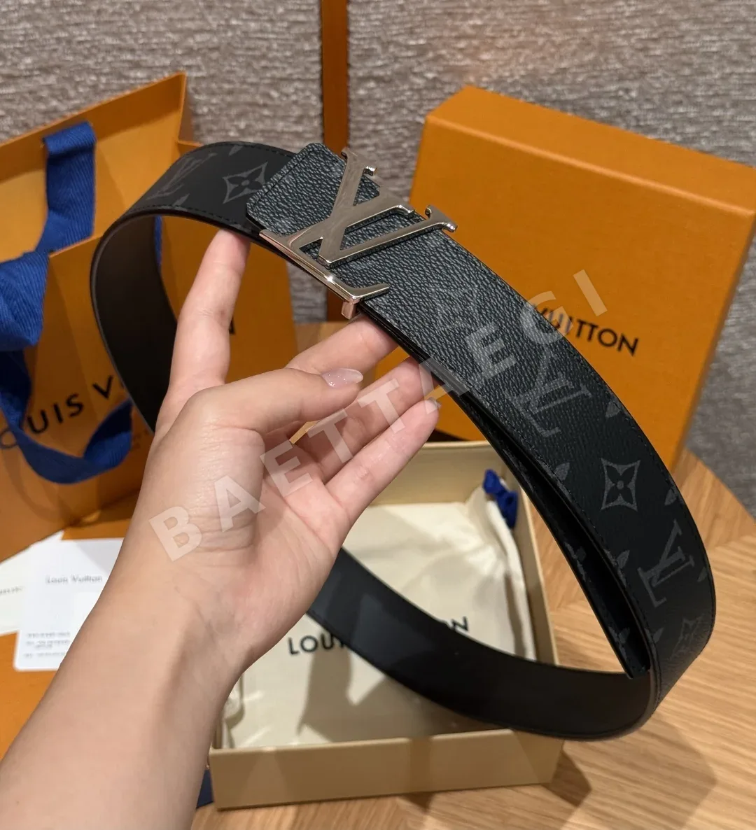 루이비통 이니셜 메탈 버클 40mm 리버시블 벨트 상세 이미지 4