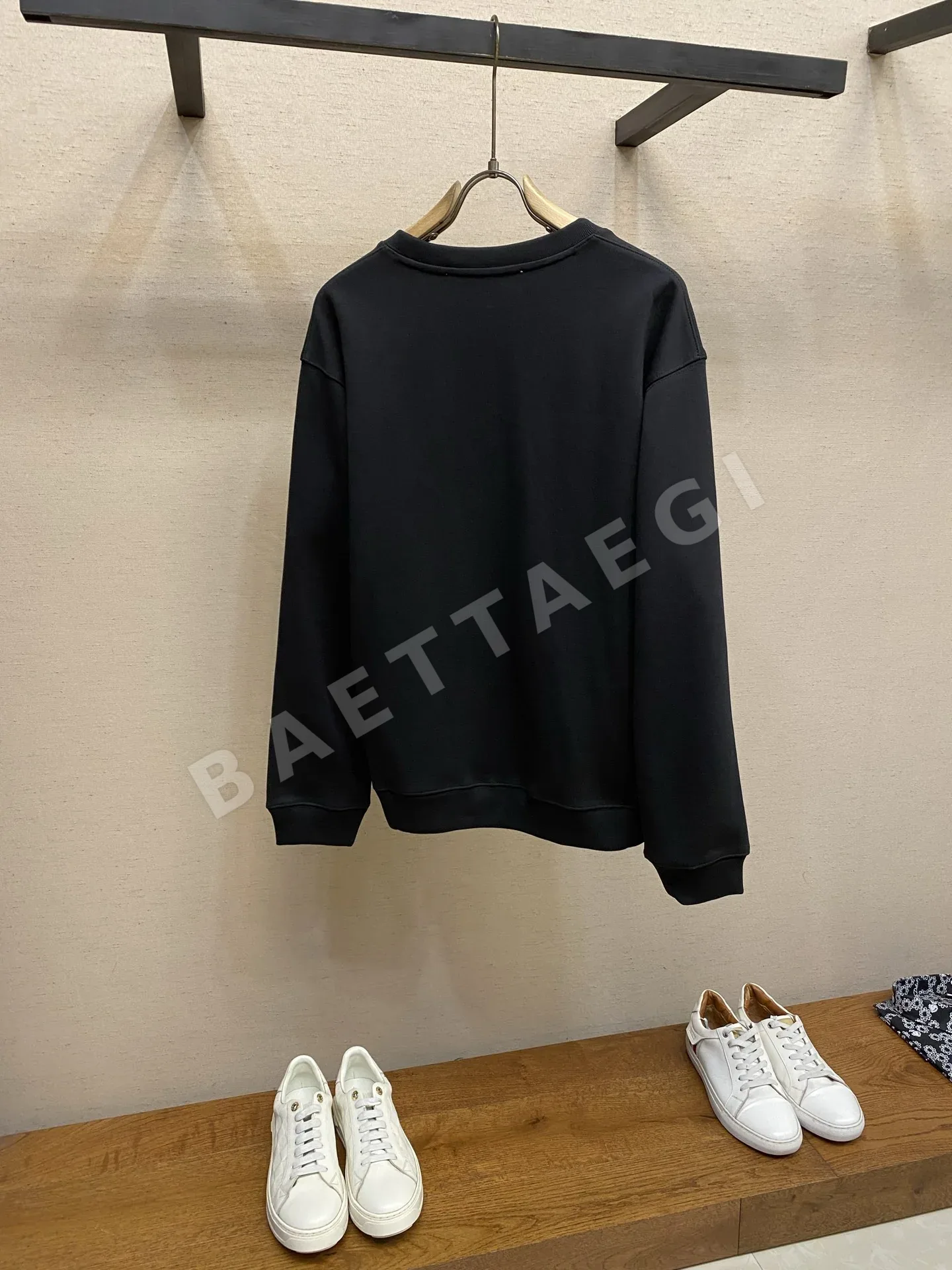 발렌티노 메탈릭 로고 코튼 긴팔 스웨트셔츠 상세 이미지 2