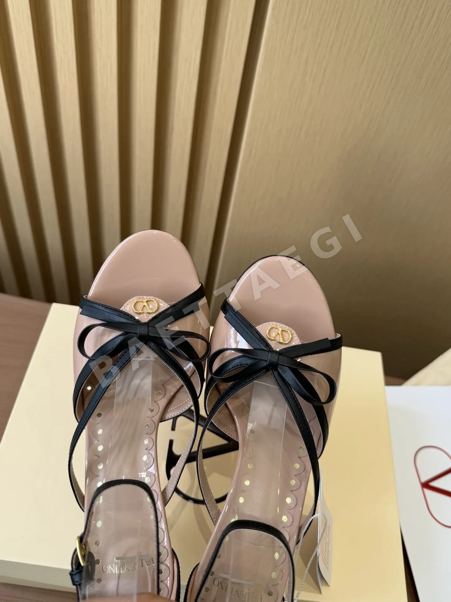 발렌티노 V 버클 보우 하이힐 샌들 상세 이미지 7