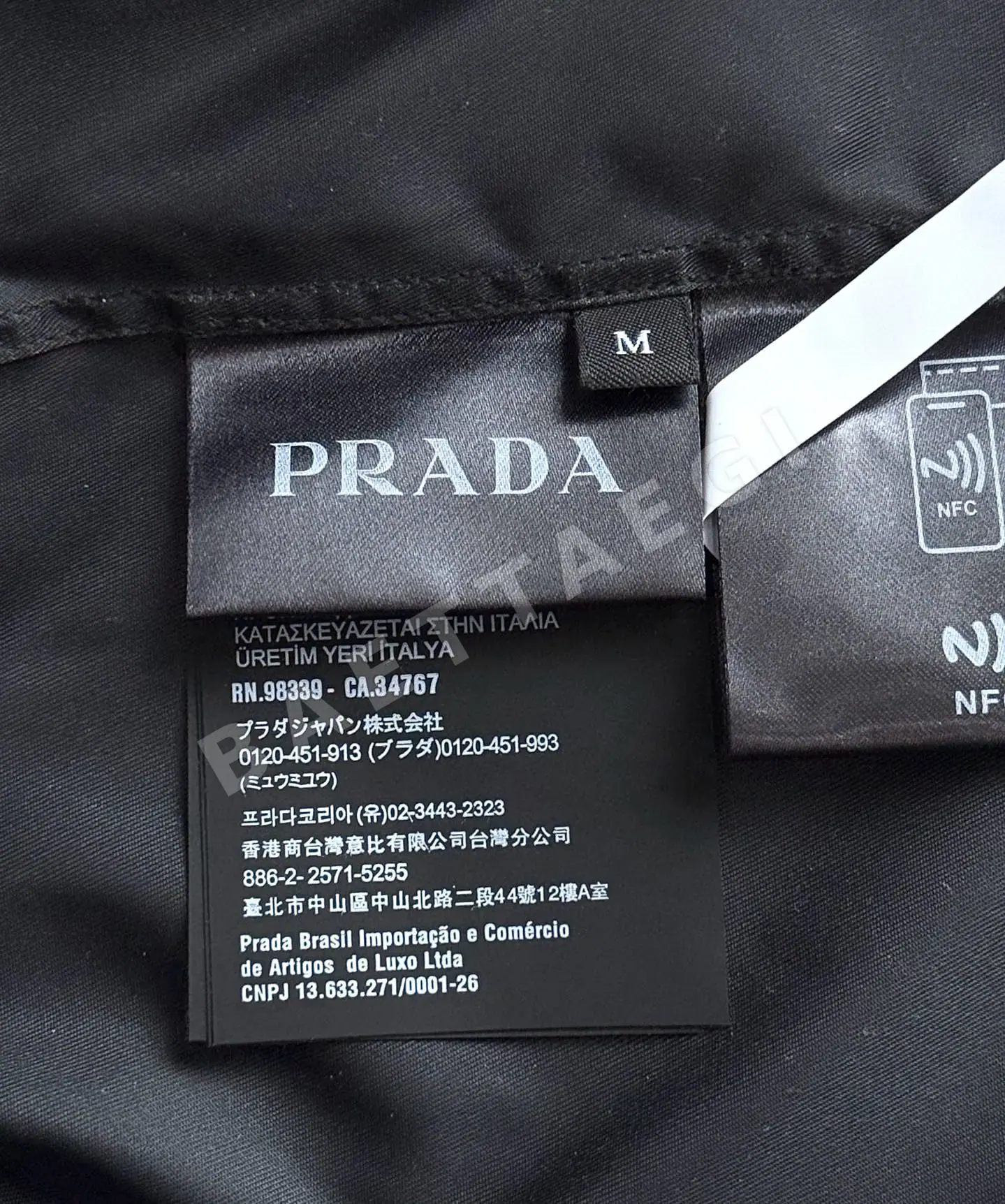 프라다 삼각 로고 남성 나일론 반팔 셔츠 상세 이미지 9