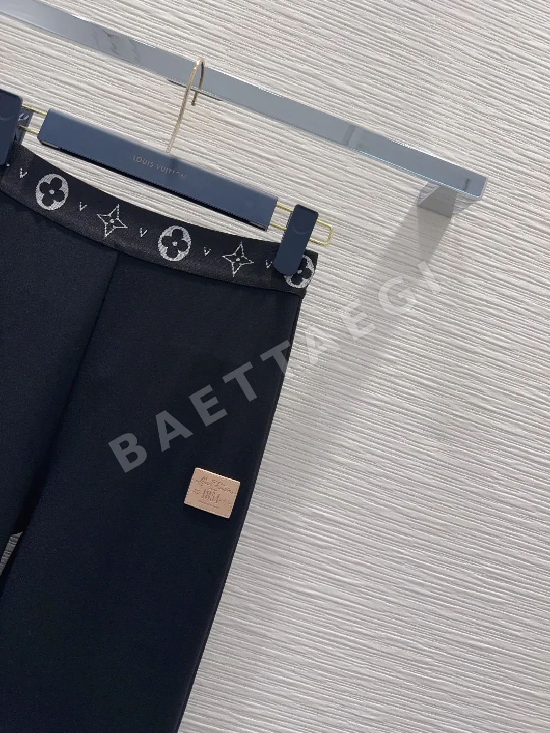 루이비통 루플레어 미드하이웨스트 레깅스 바지 상세 이미지 4