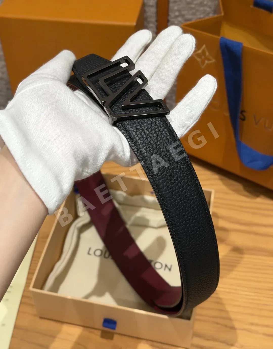 루이비통 틸트 리버서블 모노그램 소가죽 벨트 35MM 상세 이미지 9