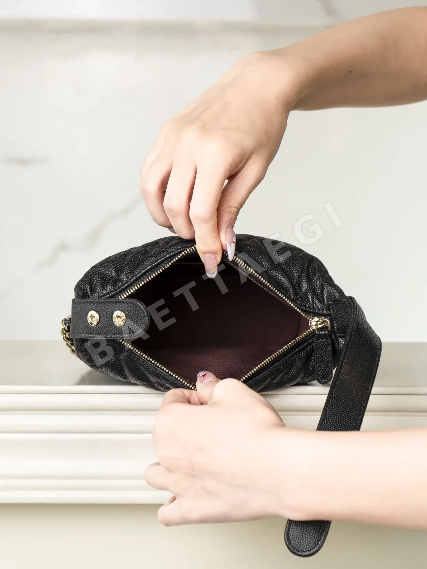 샤넬 25C 페블드 가죽 런치박스 백 상세 이미지 7