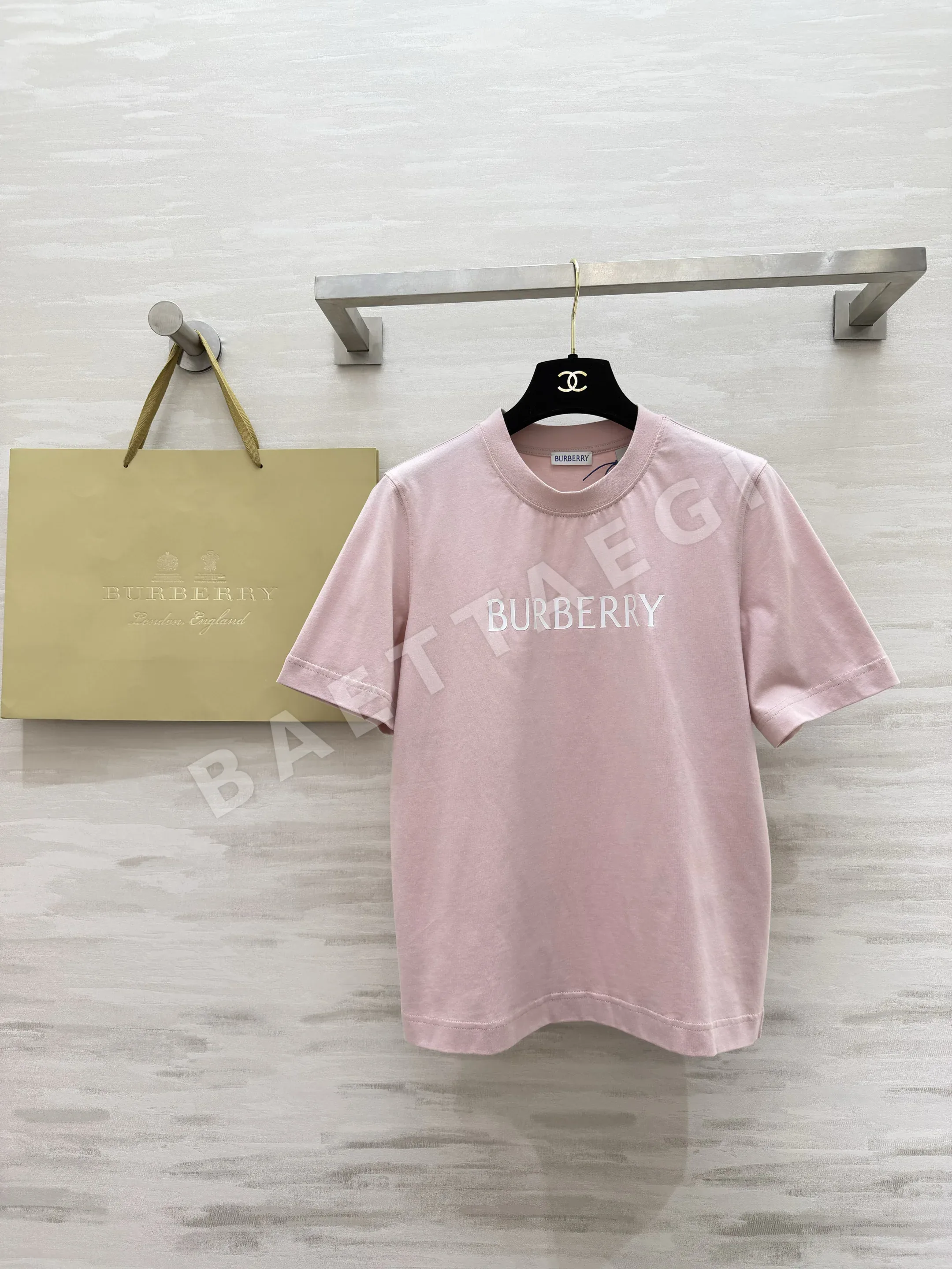 버버리 클래식 레터 여성 반팔 티셔츠 상세 이미지 10