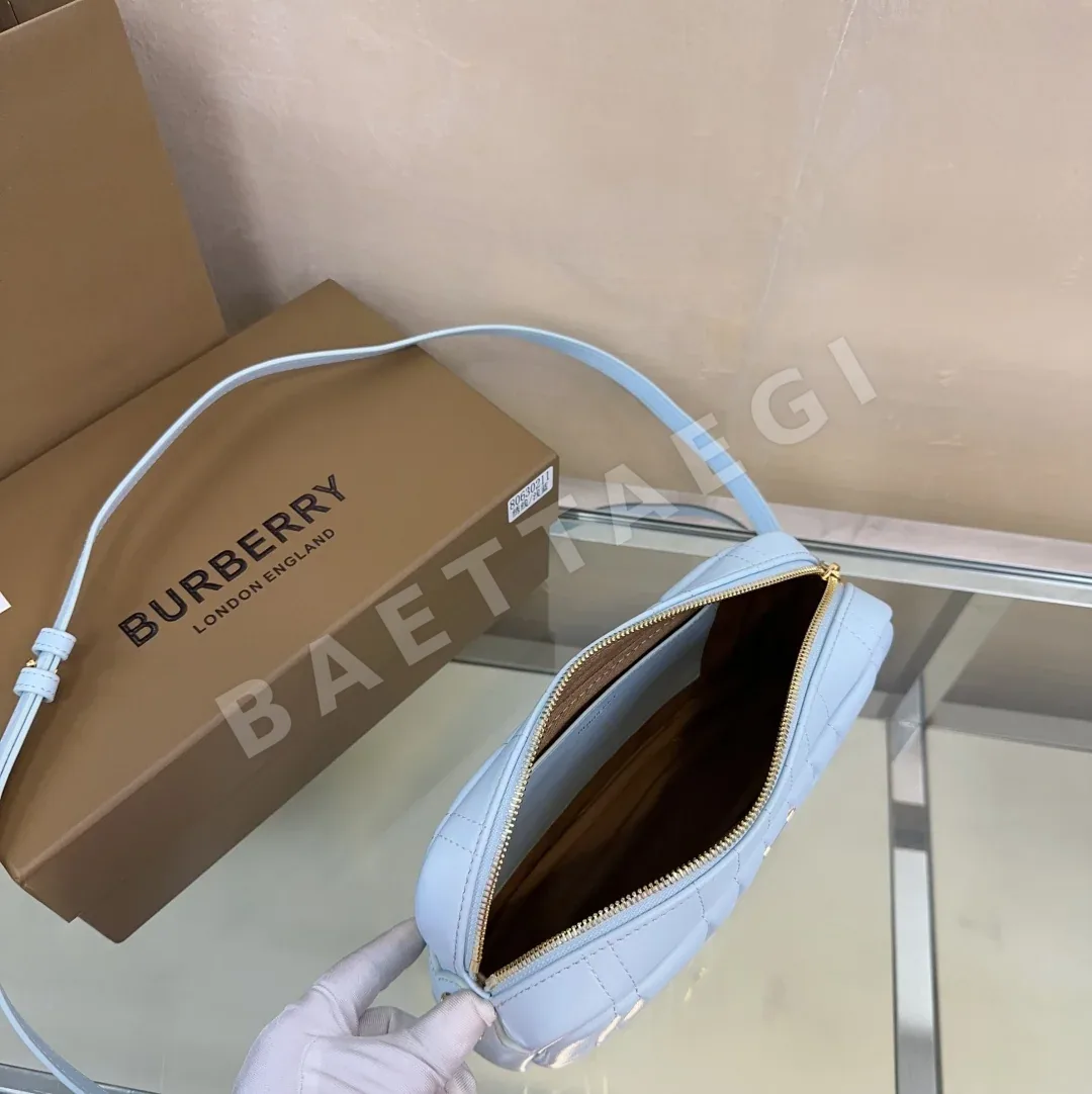 버버리 롤라 퀼팅 카메라백 상세 이미지 5