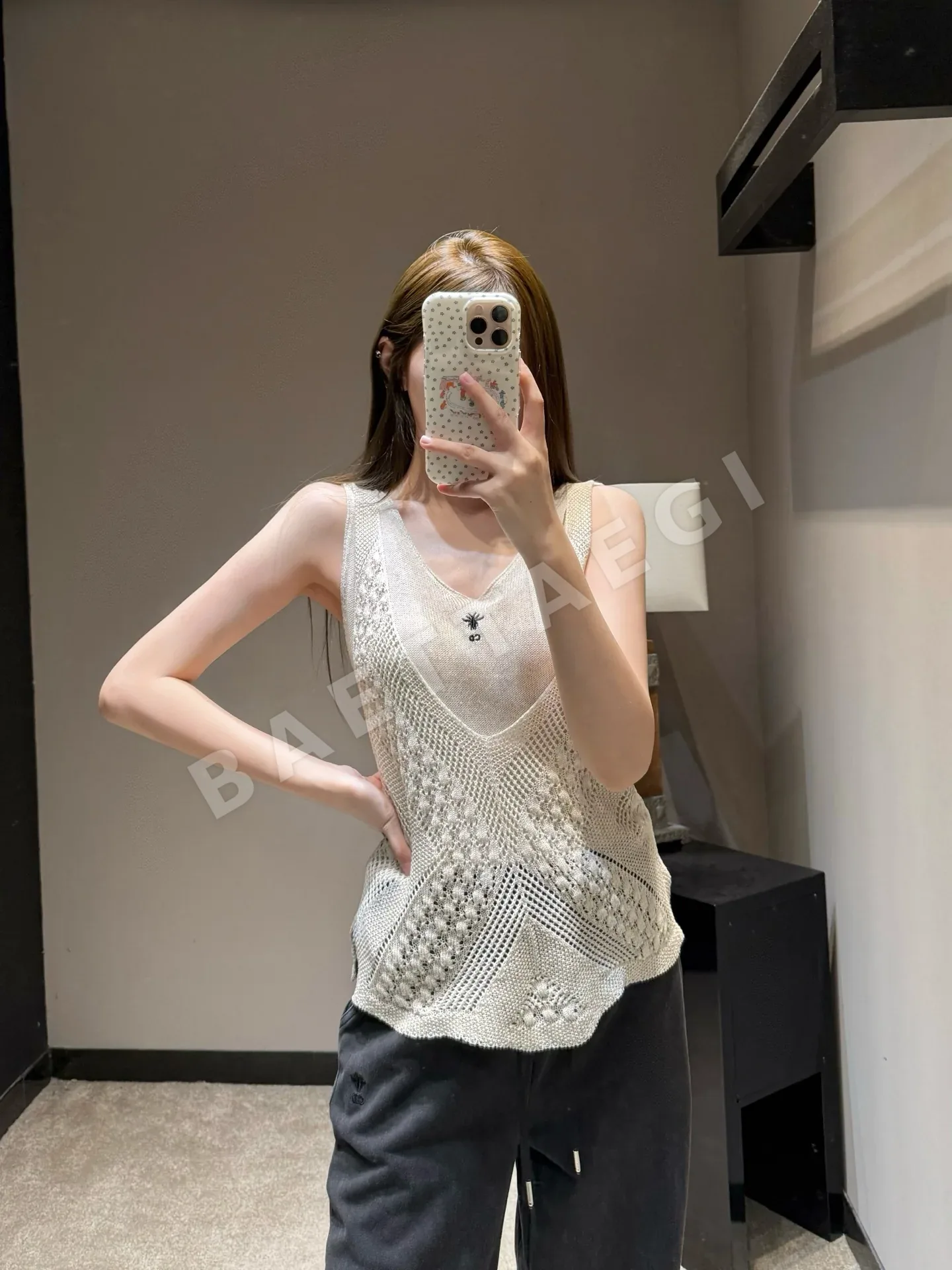 디올 린넨 혼방 V넥 여성 반팔 티셔츠 129697