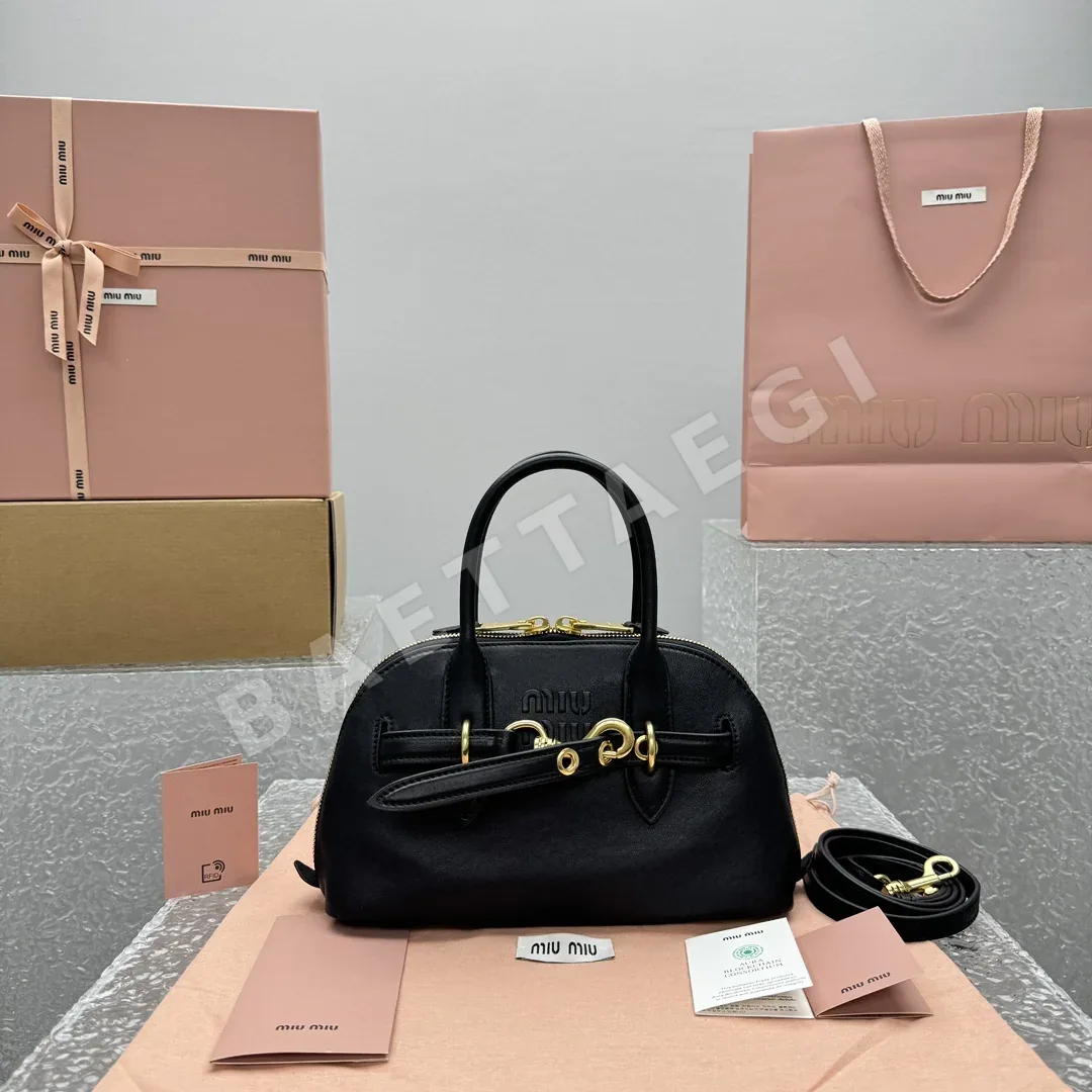 미우미우 보이보이 어드벤처 스몰 쉘 가방 68190