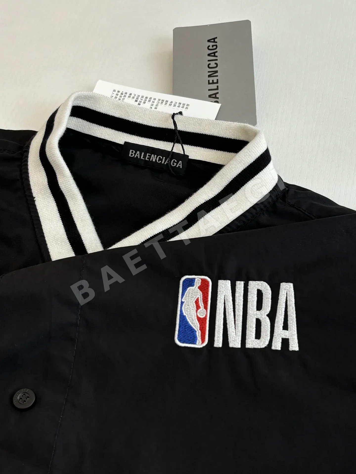 발렌시아가 NBA 콜라보 컬러 블록 남성 반팔 티셔츠 상세 이미지 4