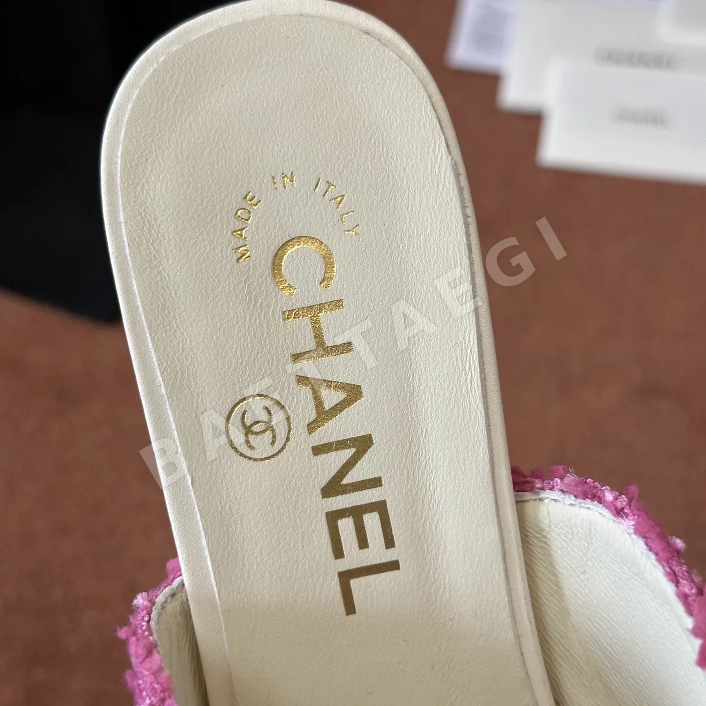 샤넬 더블 C 로고 천연 가죽 신발 상세 이미지 4