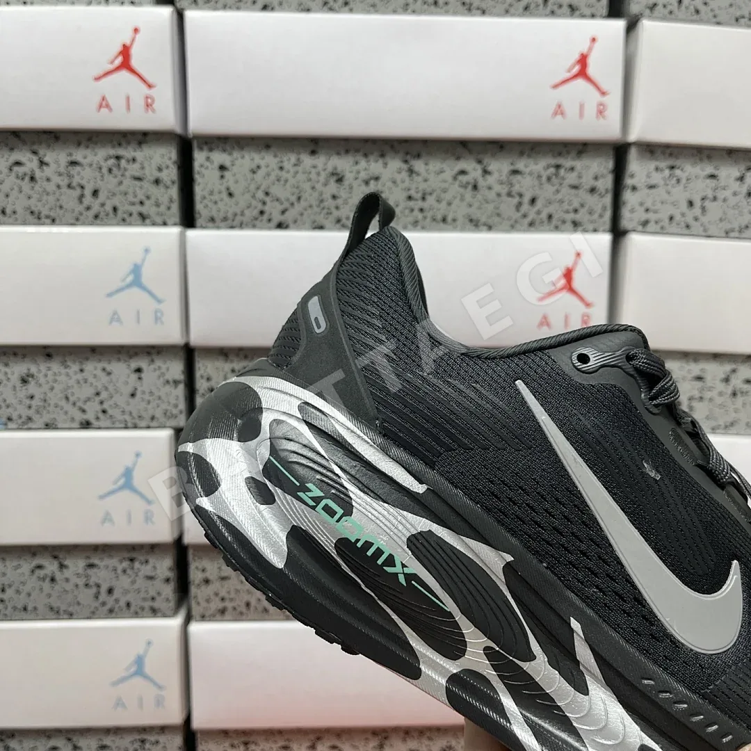 나이키 [XY] 보메로 18 IM6010-060 201155 Nike Vomero 18 Anthracite Reflect Silver 상세 이미지 5
