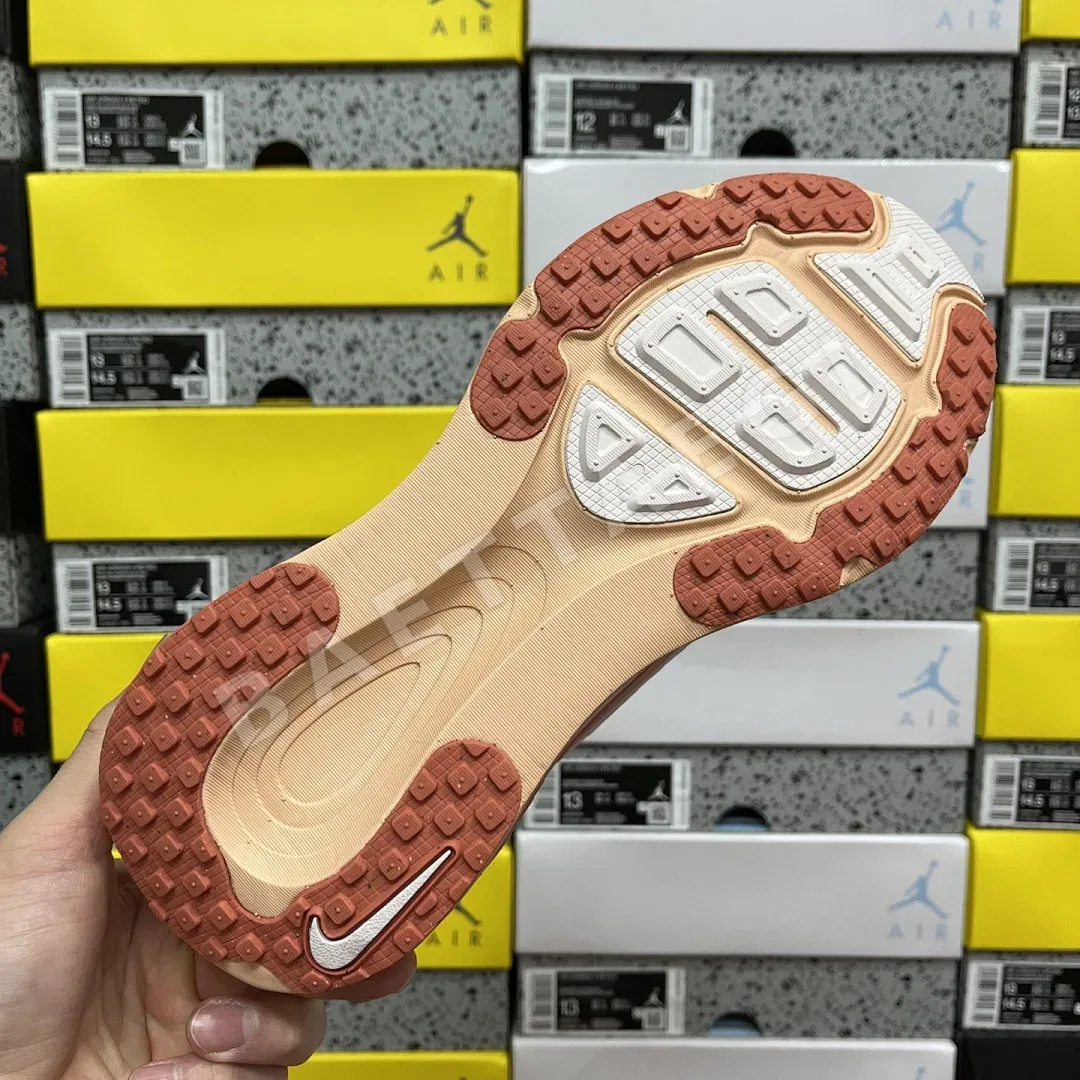 나이키 줌 보메로 18 HM6804-601 201105 Nike Zoom Vomero 18 상세 이미지 4