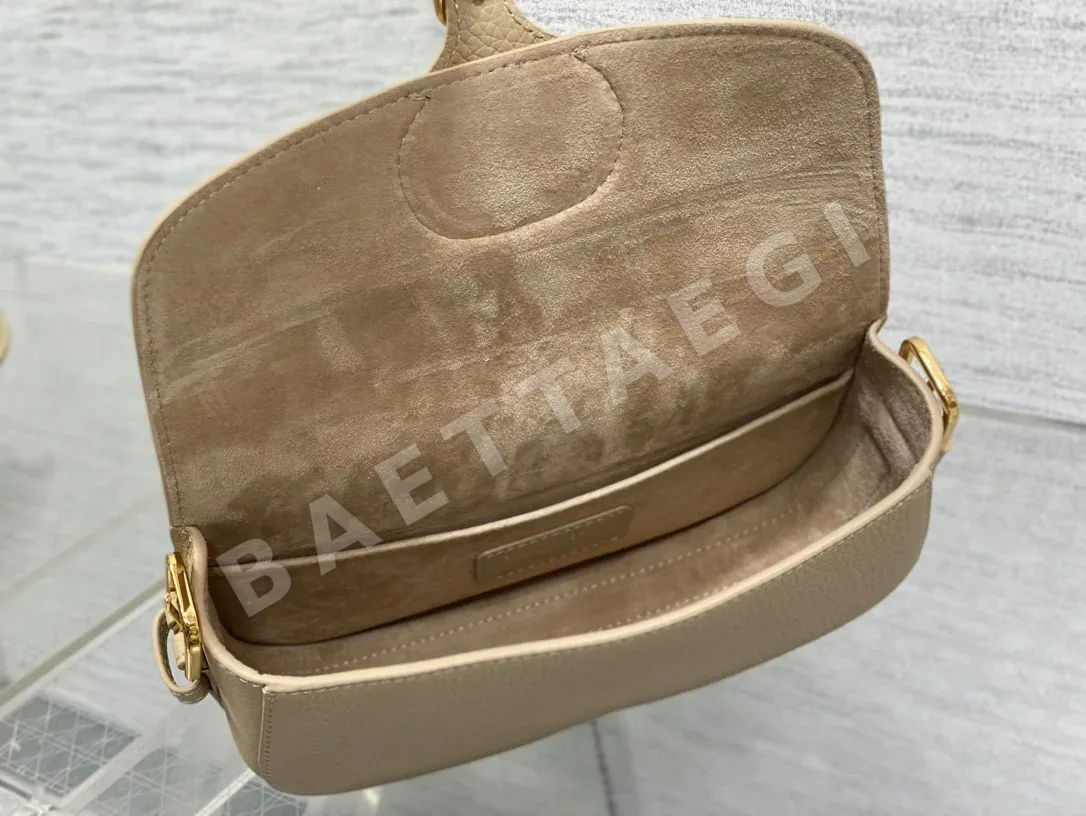 디올 보비 이스트웨스트 새들백 가방 상세 이미지 8