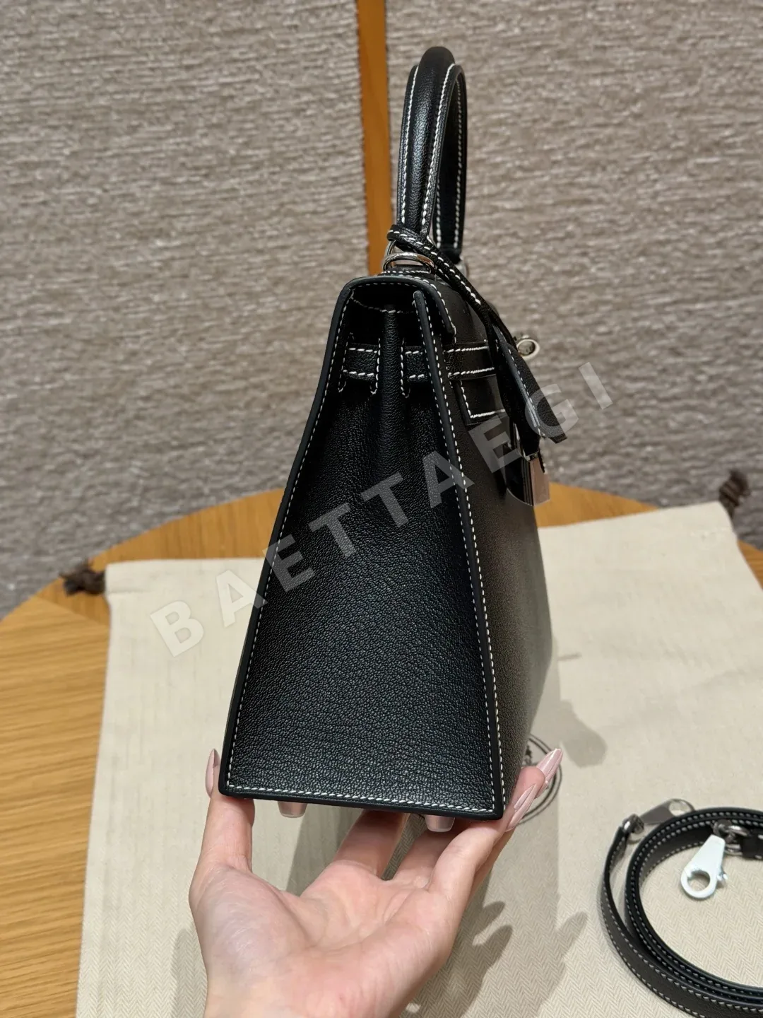 에르메스 켈리 25 염소가죽 가방 상세 이미지 3