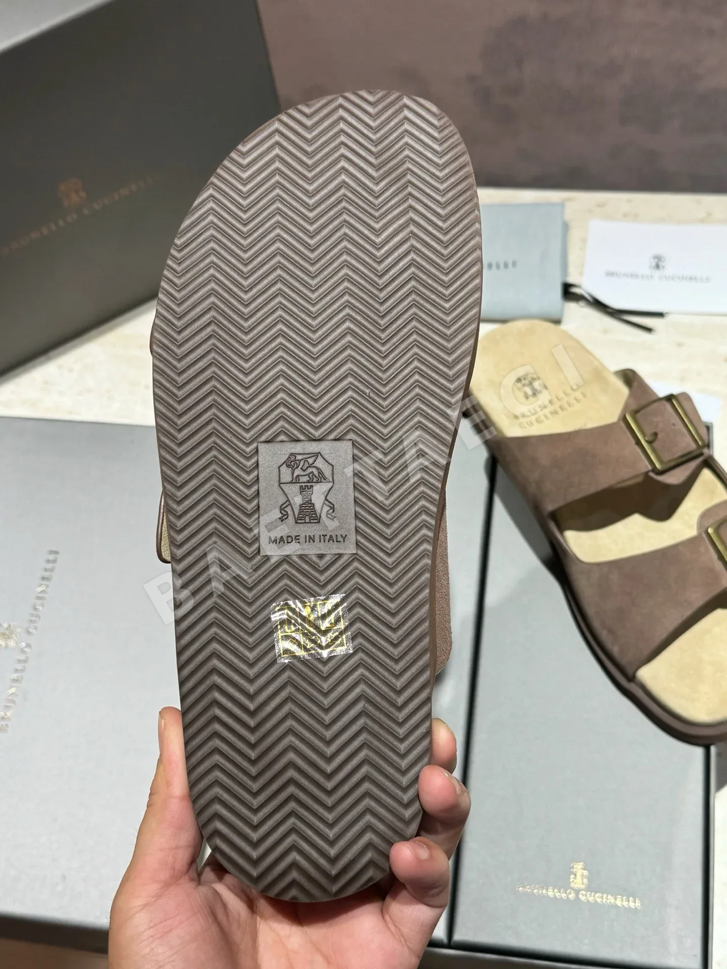 브루넬로쿠치넬리 남성용 스웨이드 비치 샌들 상세 이미지 6