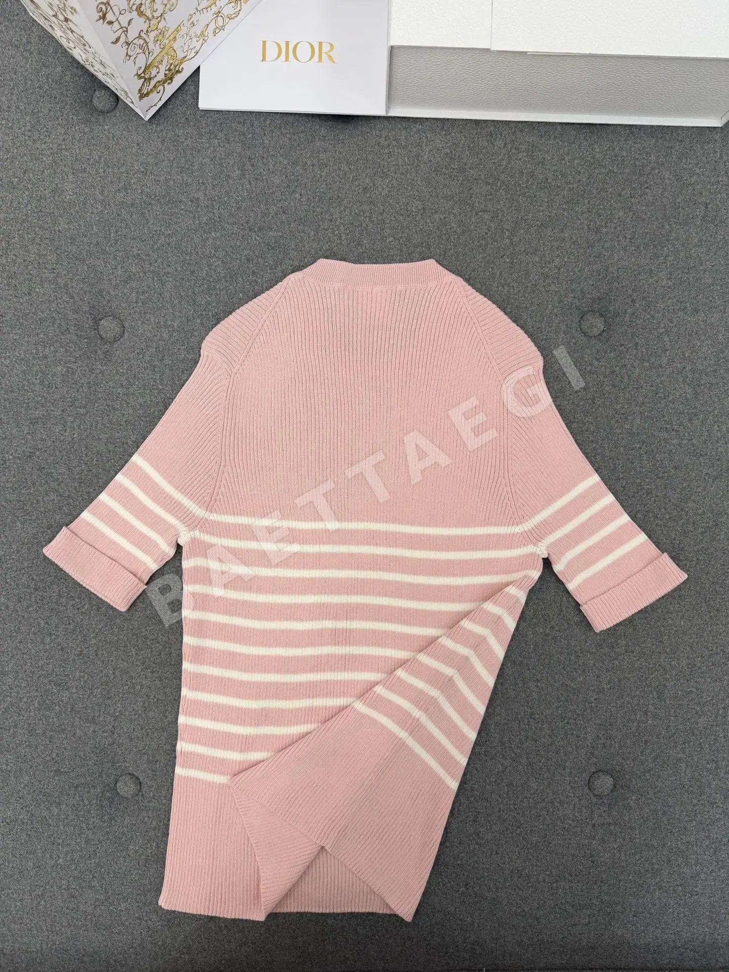 디올 핑크 슬림핏 니트 반팔 상세 이미지 5