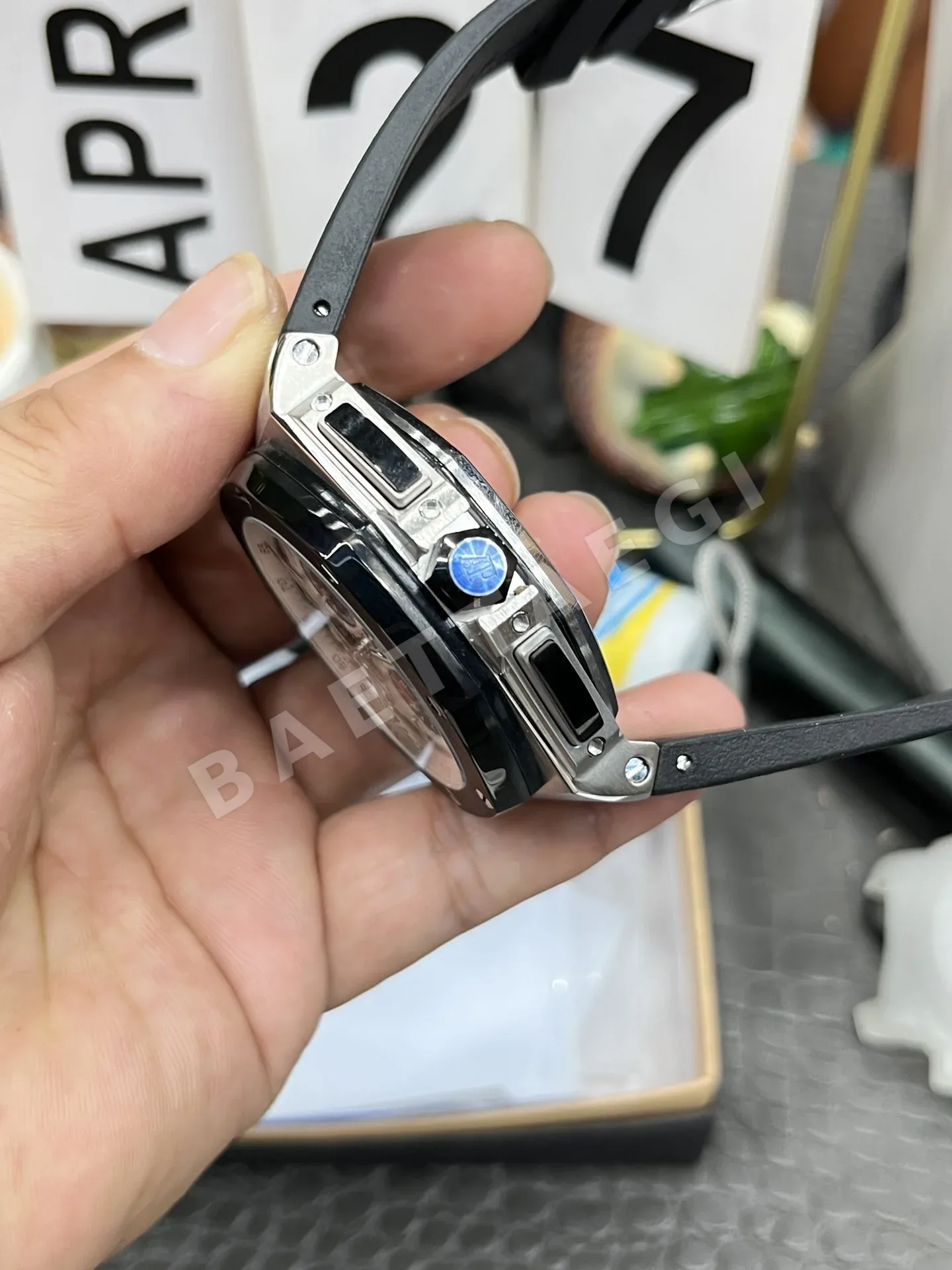 오데마피게 로얄 오크 오프쇼어 크로노그래프 시계 상세 이미지 6