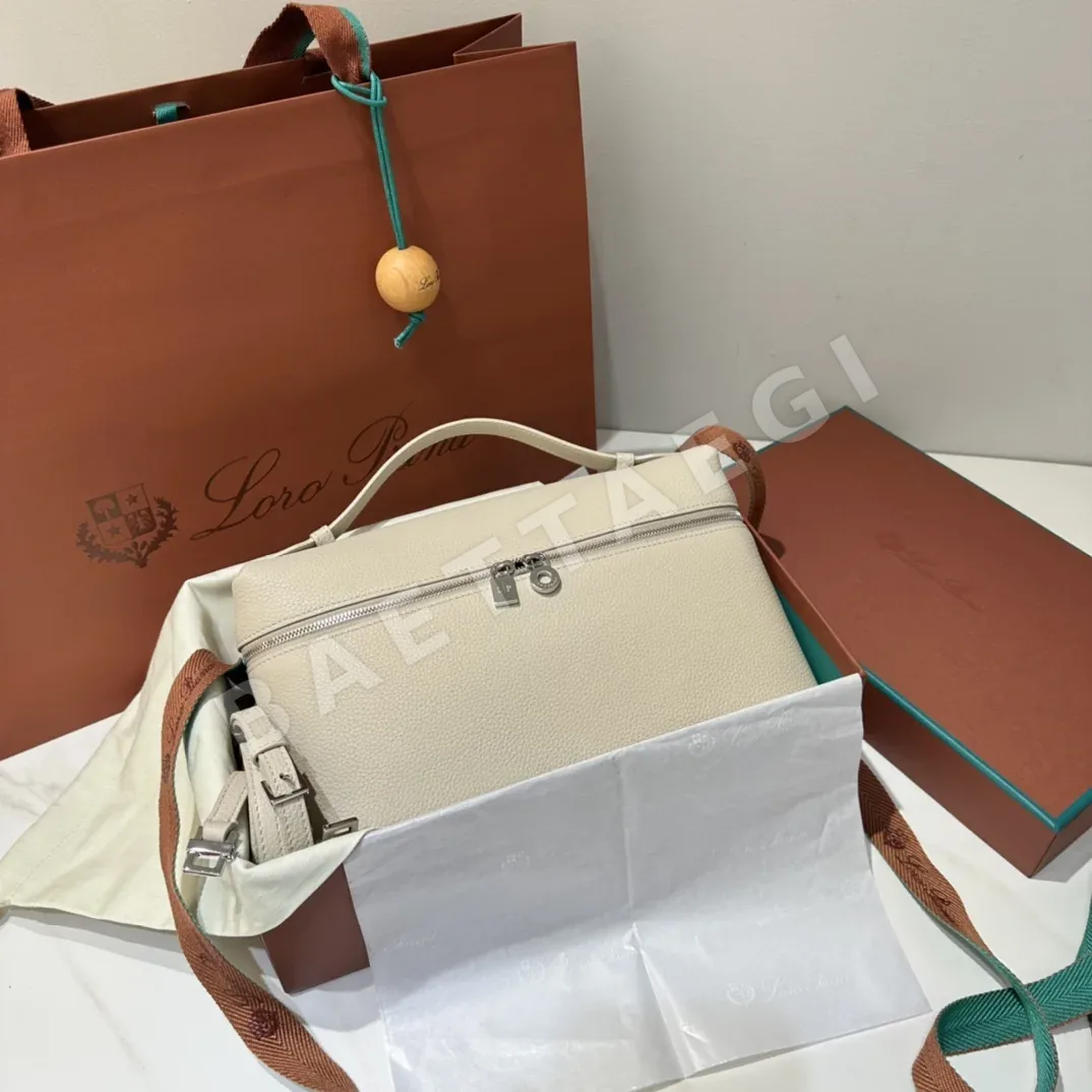 로로피아나 L27 라이트베이지 핸드백 191382