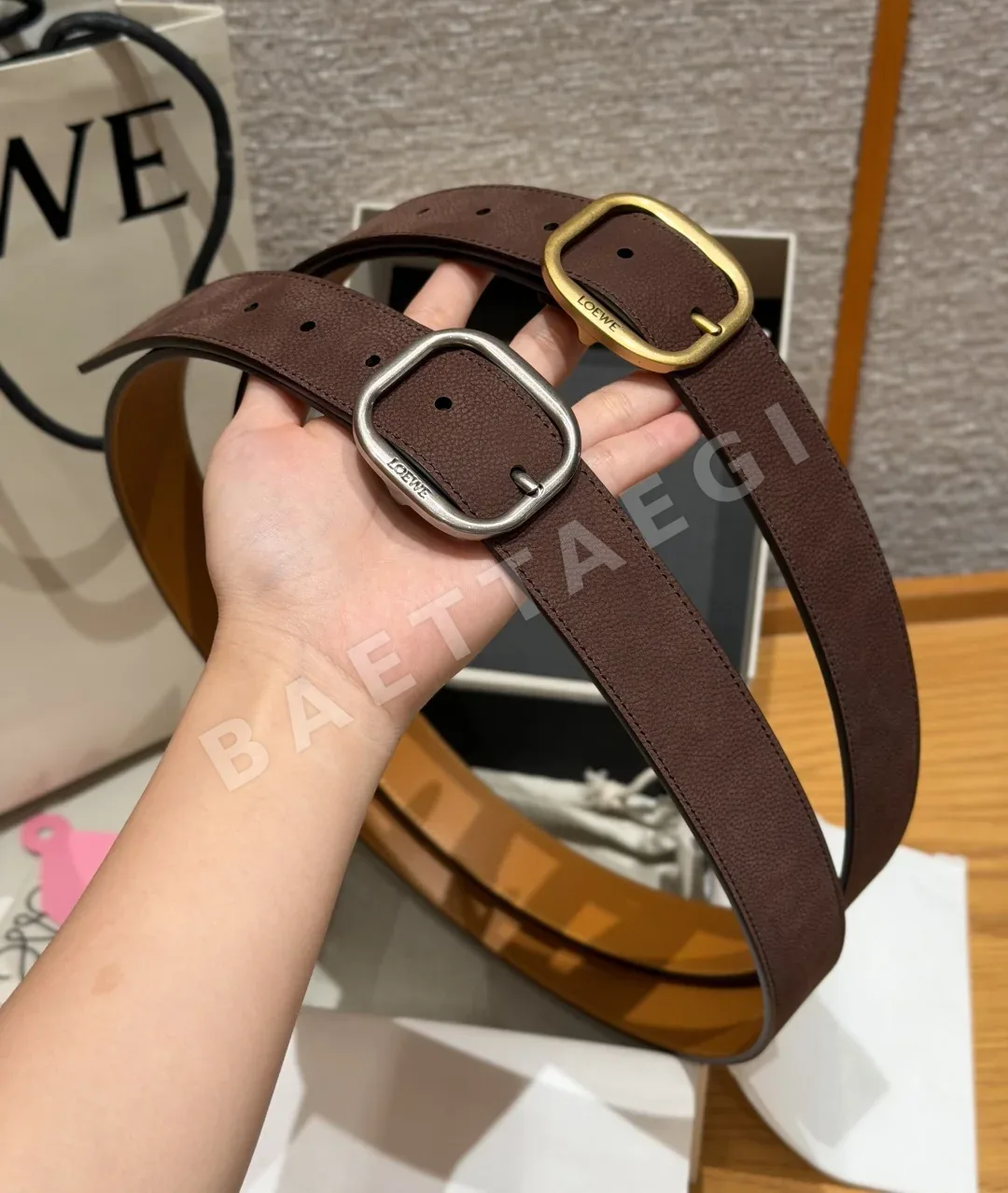 로에베 누벅 송아지가죽 원형 버클 벨트 상세 이미지 3