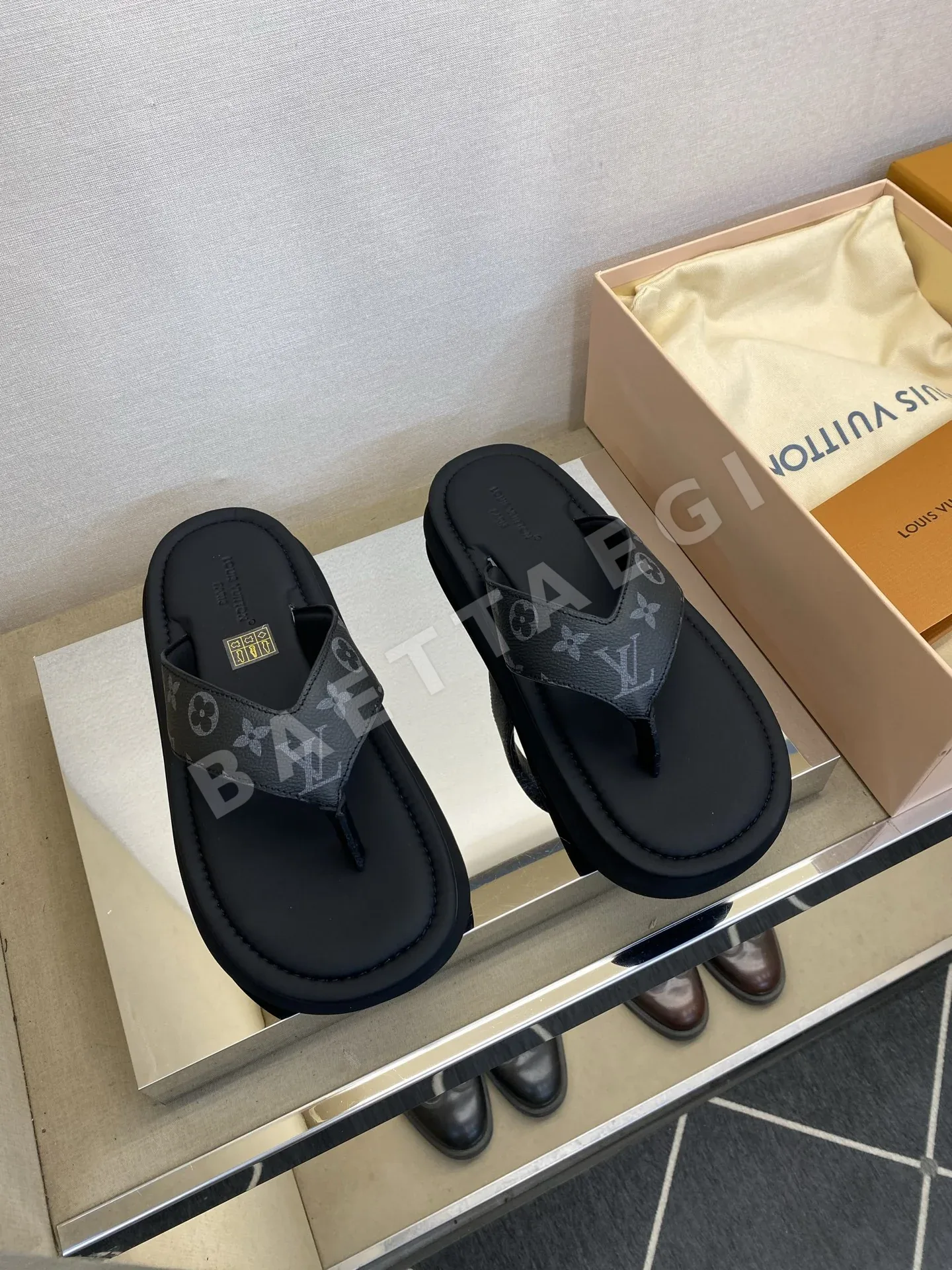 루이비통 송아지가죽 남성용 슬리퍼 129597