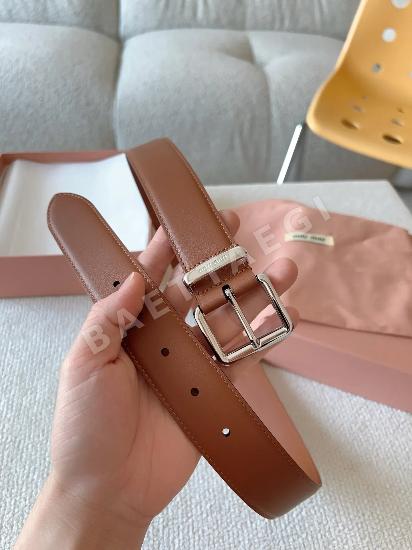 미우미우 가죽 벨트 상세 이미지 2
