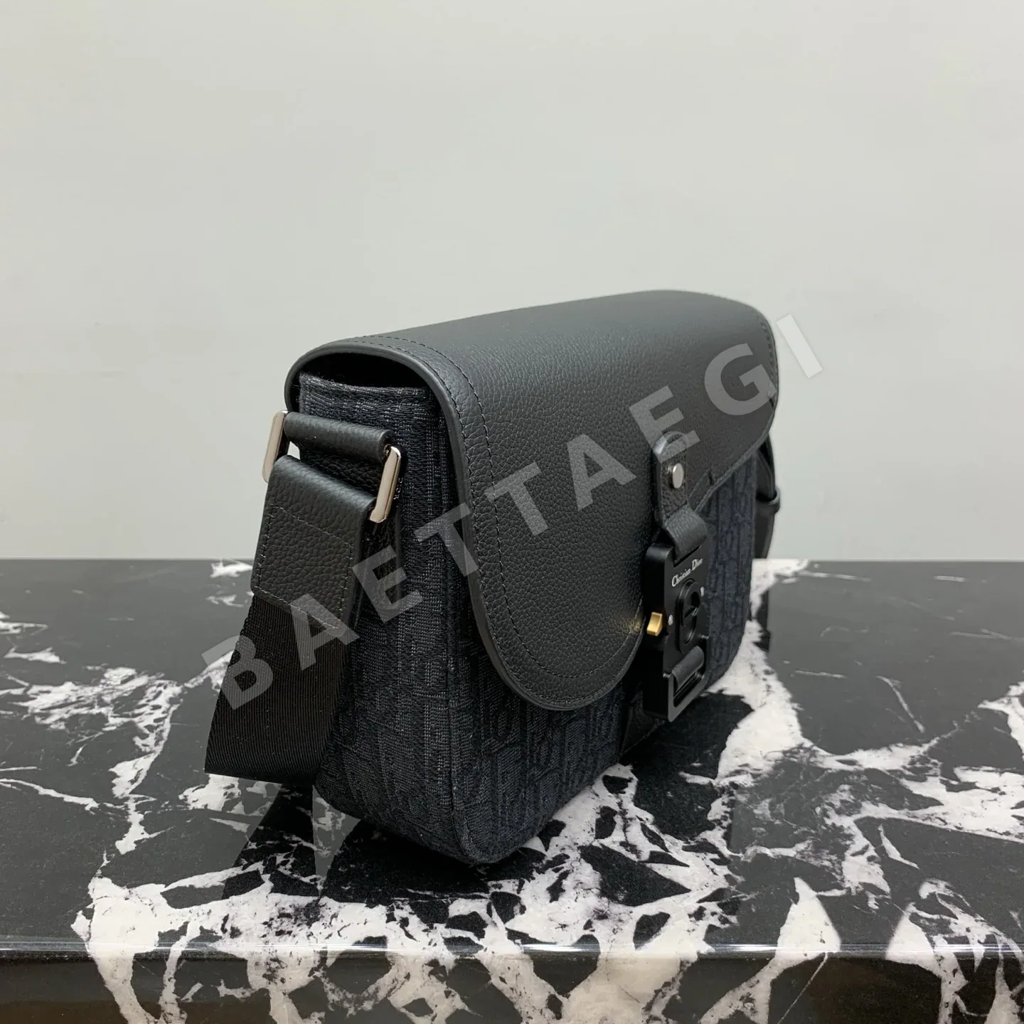 디올 Saddle 새들 스몰 플랩 스트랩백 상세 이미지 2