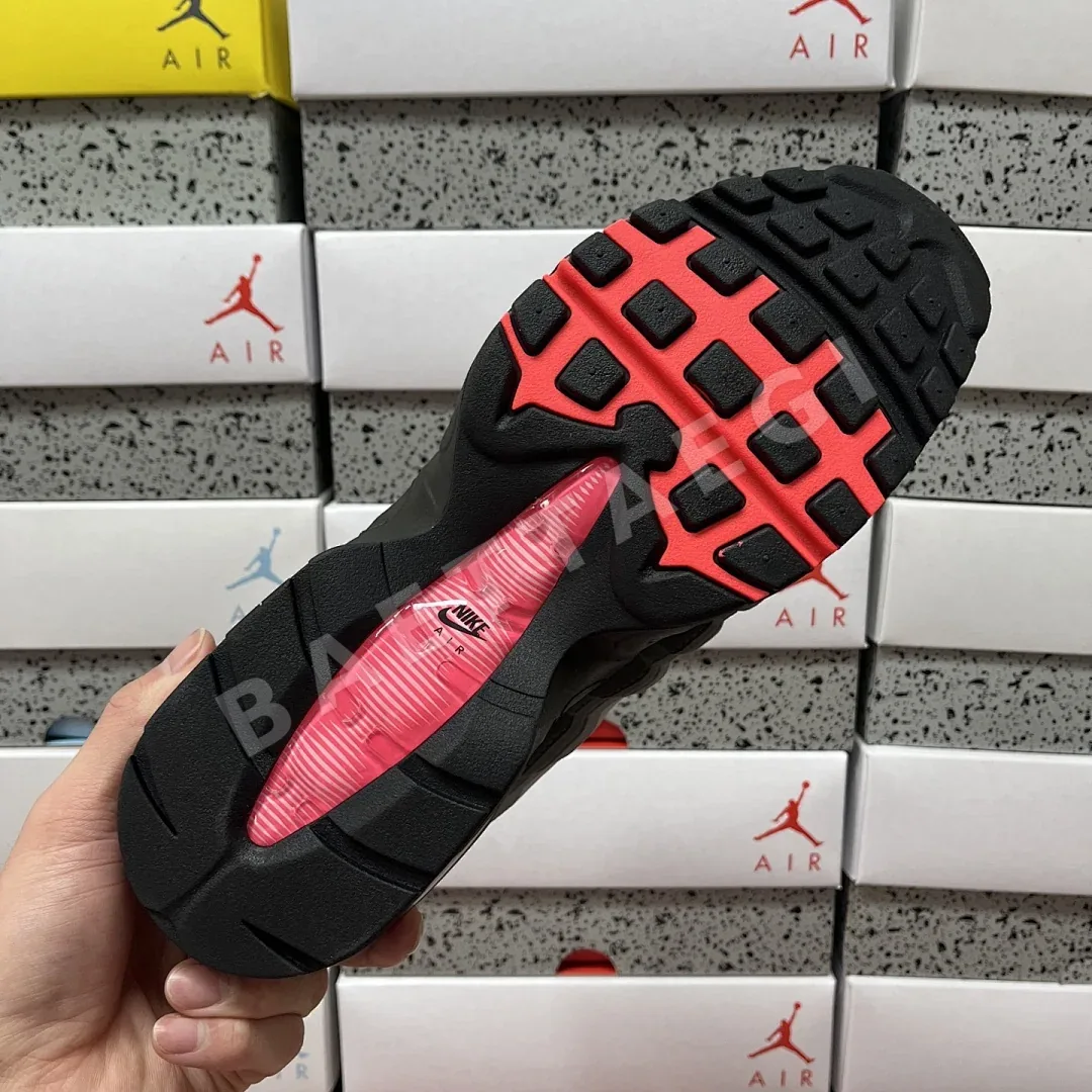 나이키 [GX] 에어 맥스 95 OG IM7410-001 201233 Nike Air Max 95 OG Big Bubble Solar Red 상세 이미지 4