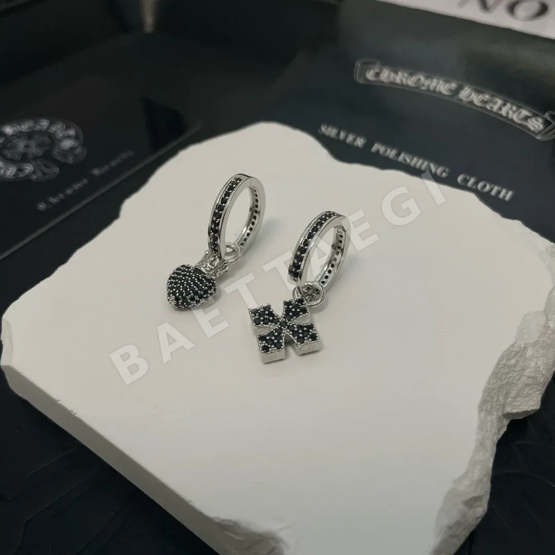 크롬하츠 크로스 블랙 큐빅 귀걸이 상세 이미지 2