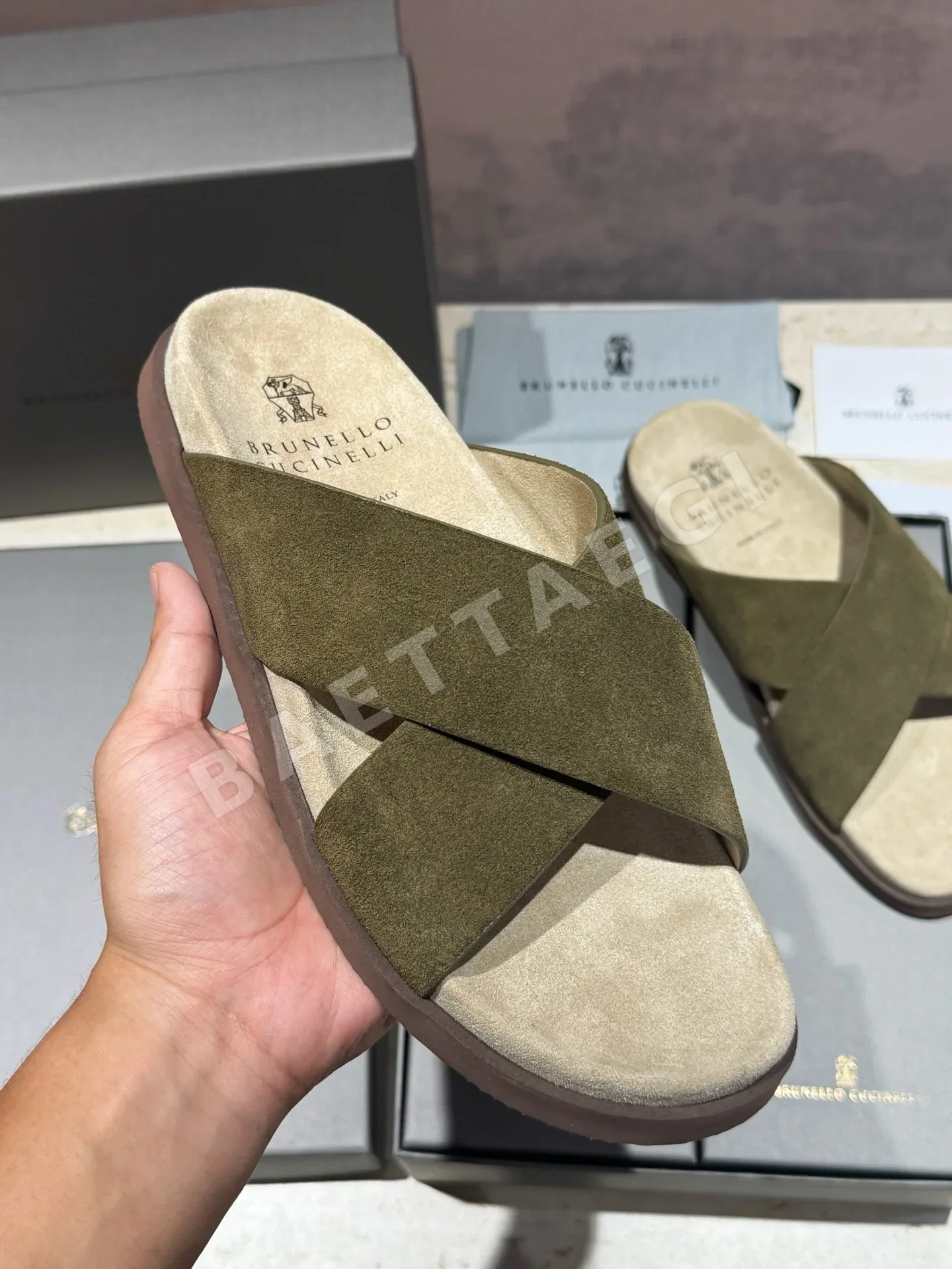 브루넬로쿠치넬리 남성 스웨이드 샌들 134548