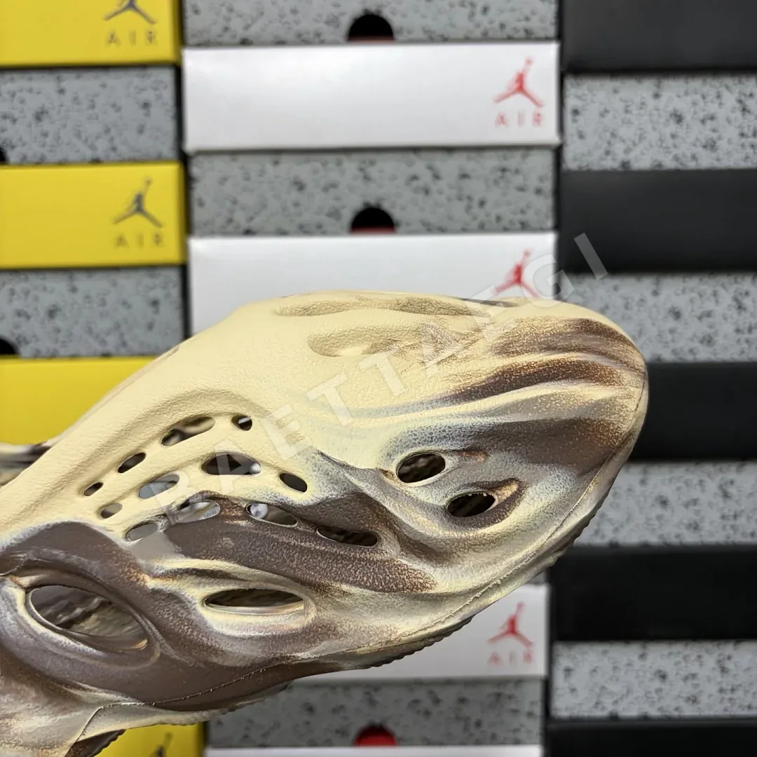 아디다스 [LW] 이지 폼 RNNR MX GX8774 200637 Adidas Yeezy Foam RNNR MX Cream Clay 상세 이미지 6