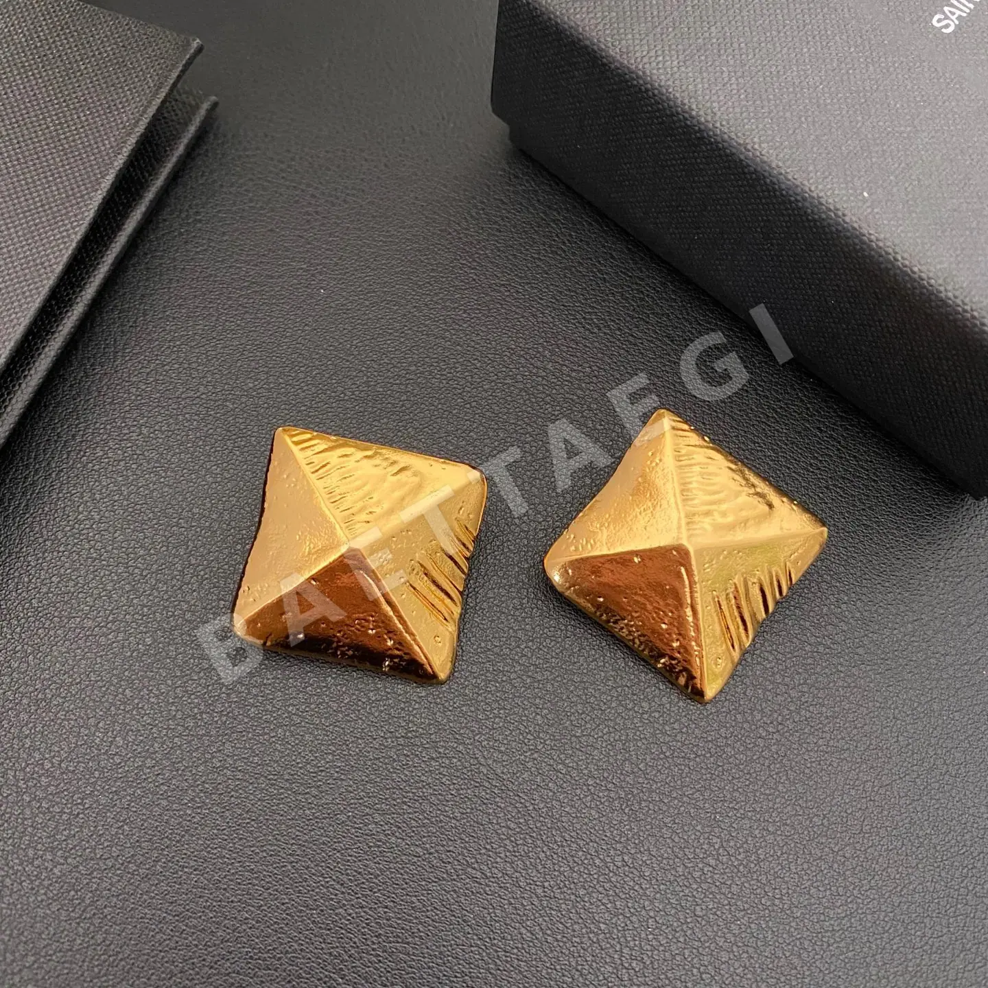 생로랑 기하학 클립 귀걸이 65535