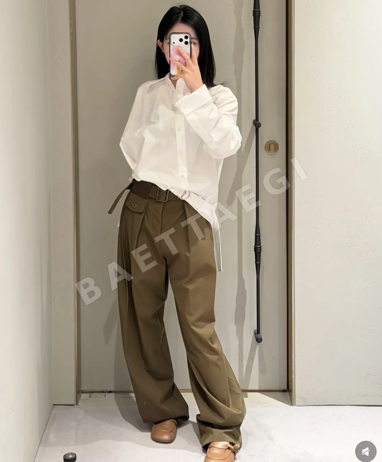 로에베 비대칭 실루엣 벨티드 여성 셔츠 상세 이미지 3
