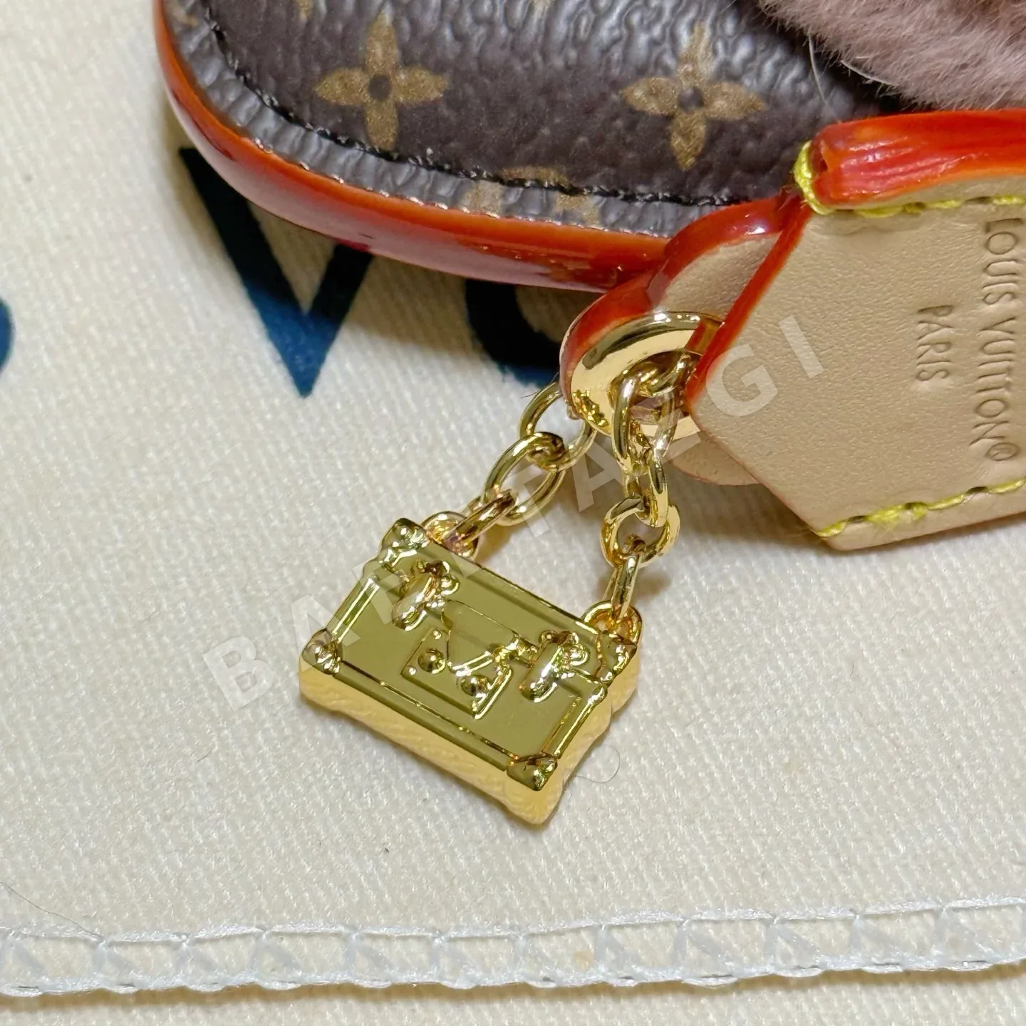 루이비통 비비안 모노그램 가죽 키링 상세 이미지 8
