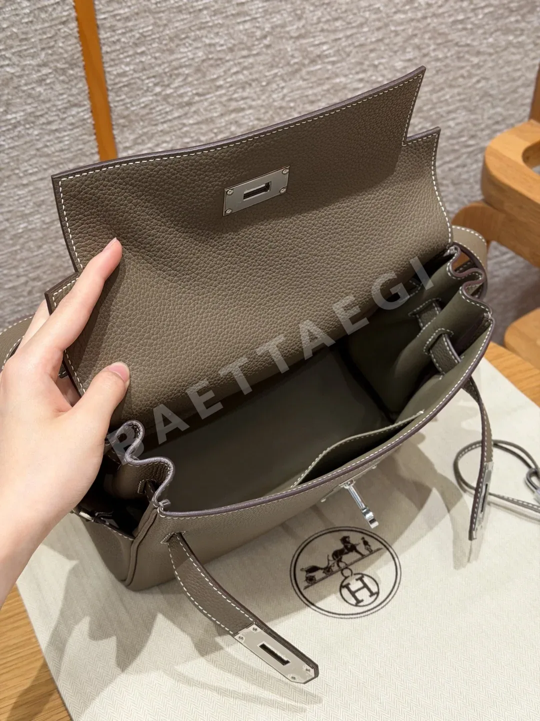 에르메스 켈리 메신저 가방 상세 이미지 6