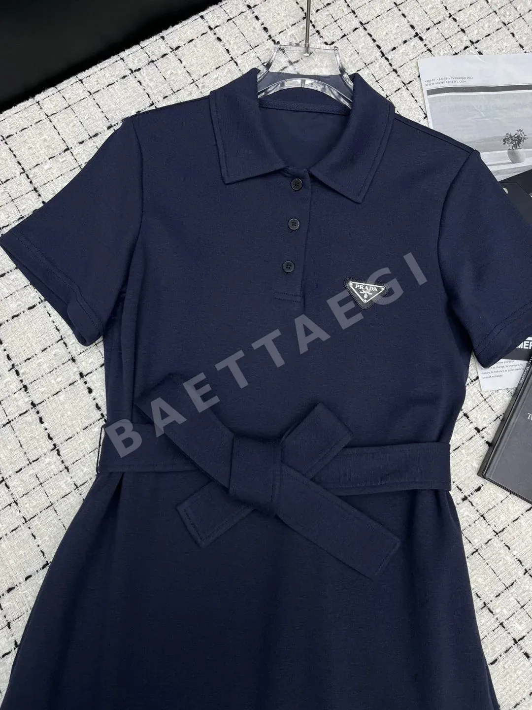 프라다 트라이앵글 로고 라펠 타이 여성 원피스 상세 이미지 6