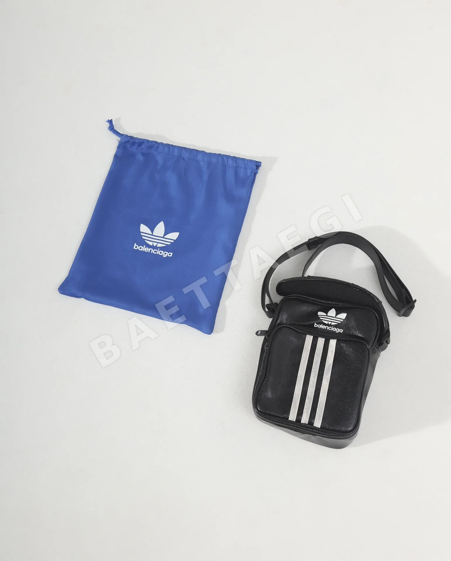 발렌시아가 가죽 크로스바디백 상세 이미지 2