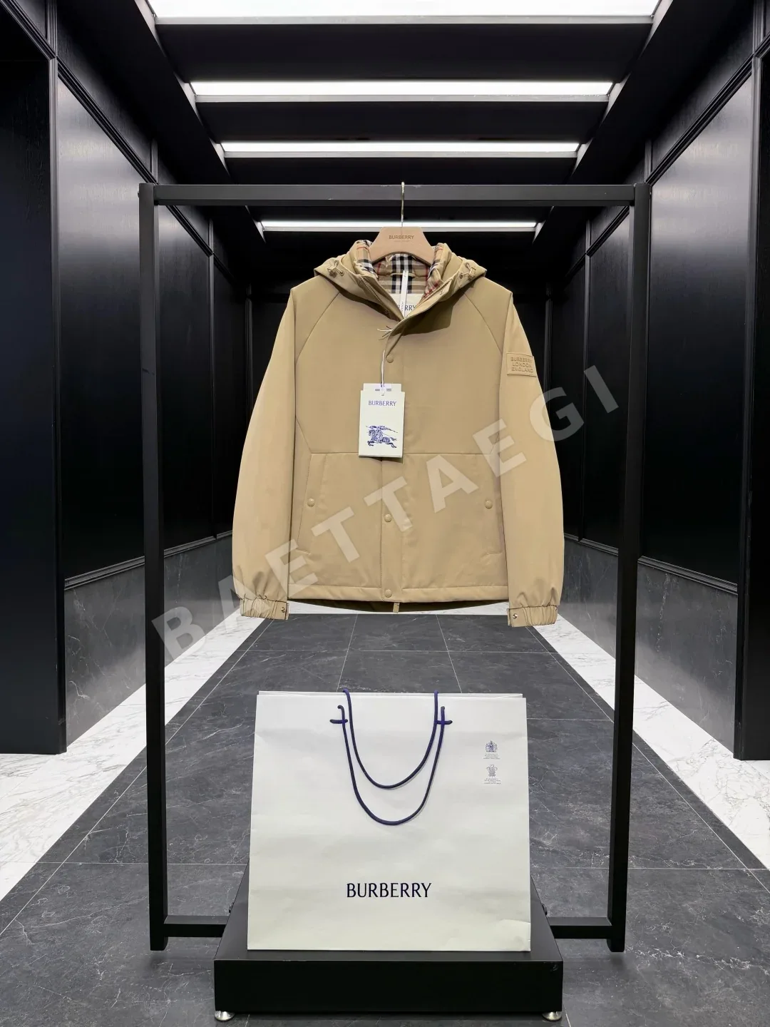 버버리 실리콘 로고 남성 패딩 재킷 상세 이미지 2