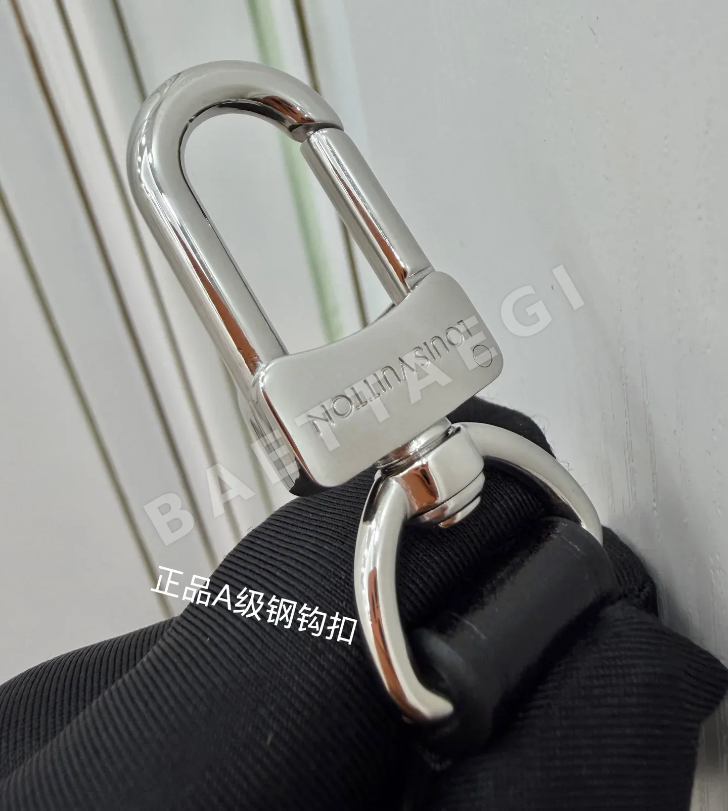 루이비통 M26573 다이아몬드 패턴 가방 상세 이미지 6