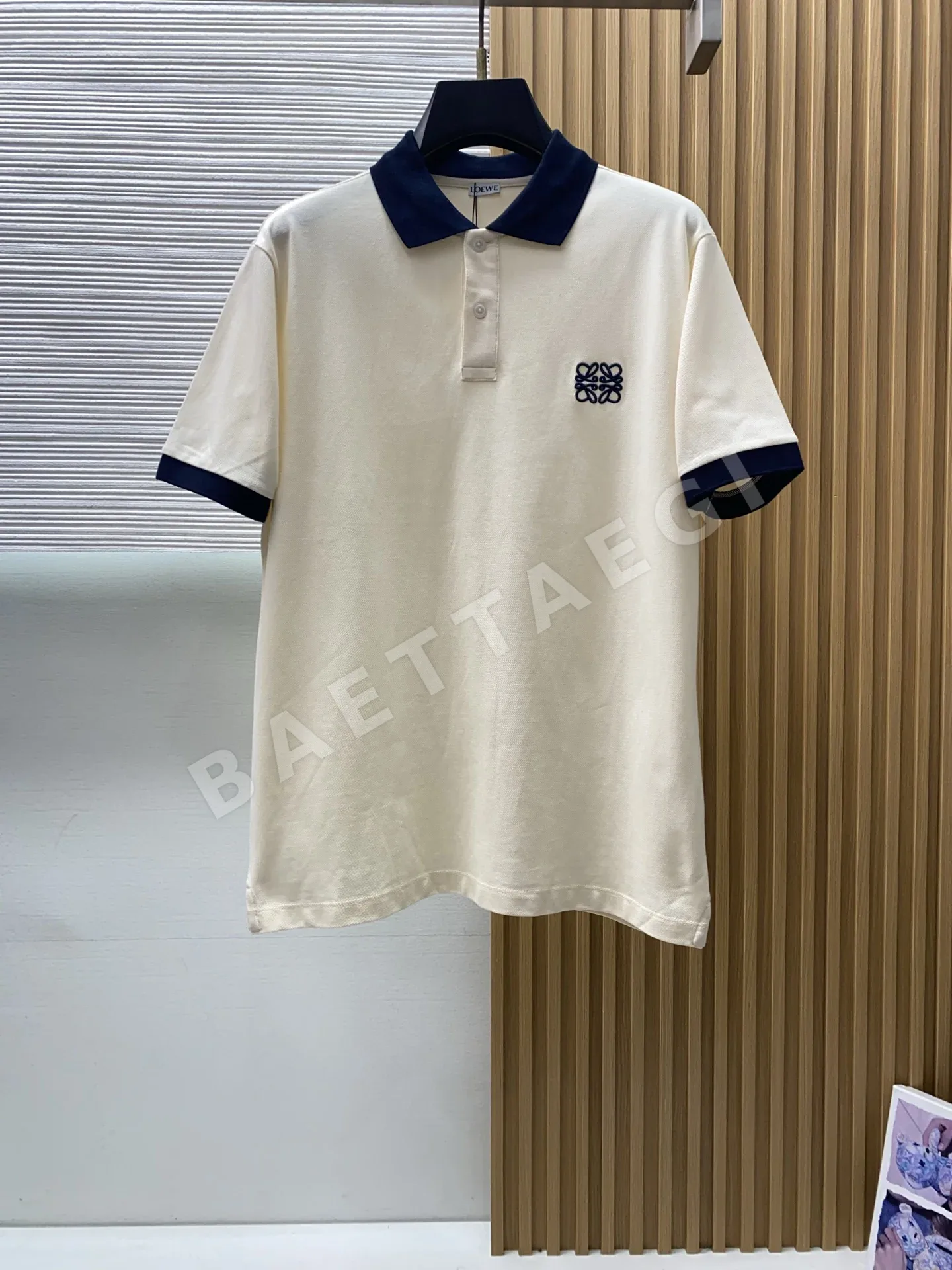 로에베 지퍼 카라 코튼 반팔 티셔츠 48321