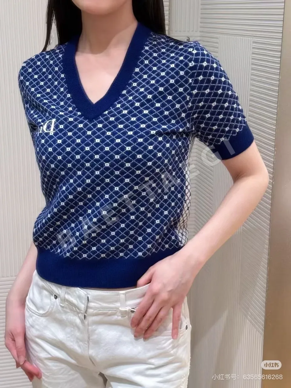 디올 V넥 기하학 무늬 여성 반팔 니트 셔츠 51443