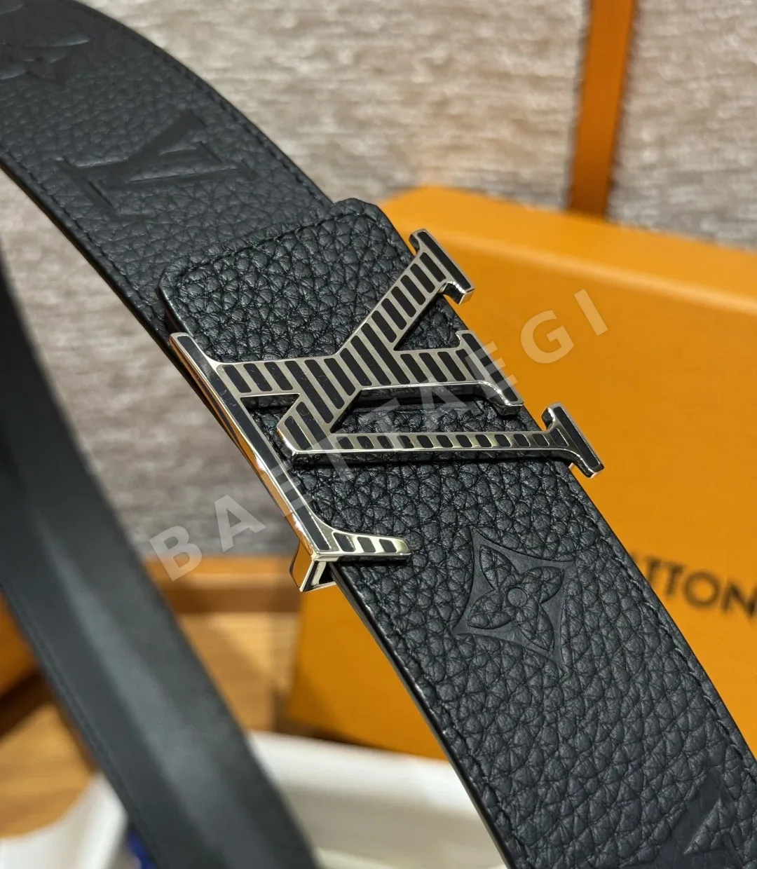 루이비통 이니셜 리버서블 40mm 벨트 상세 이미지 5