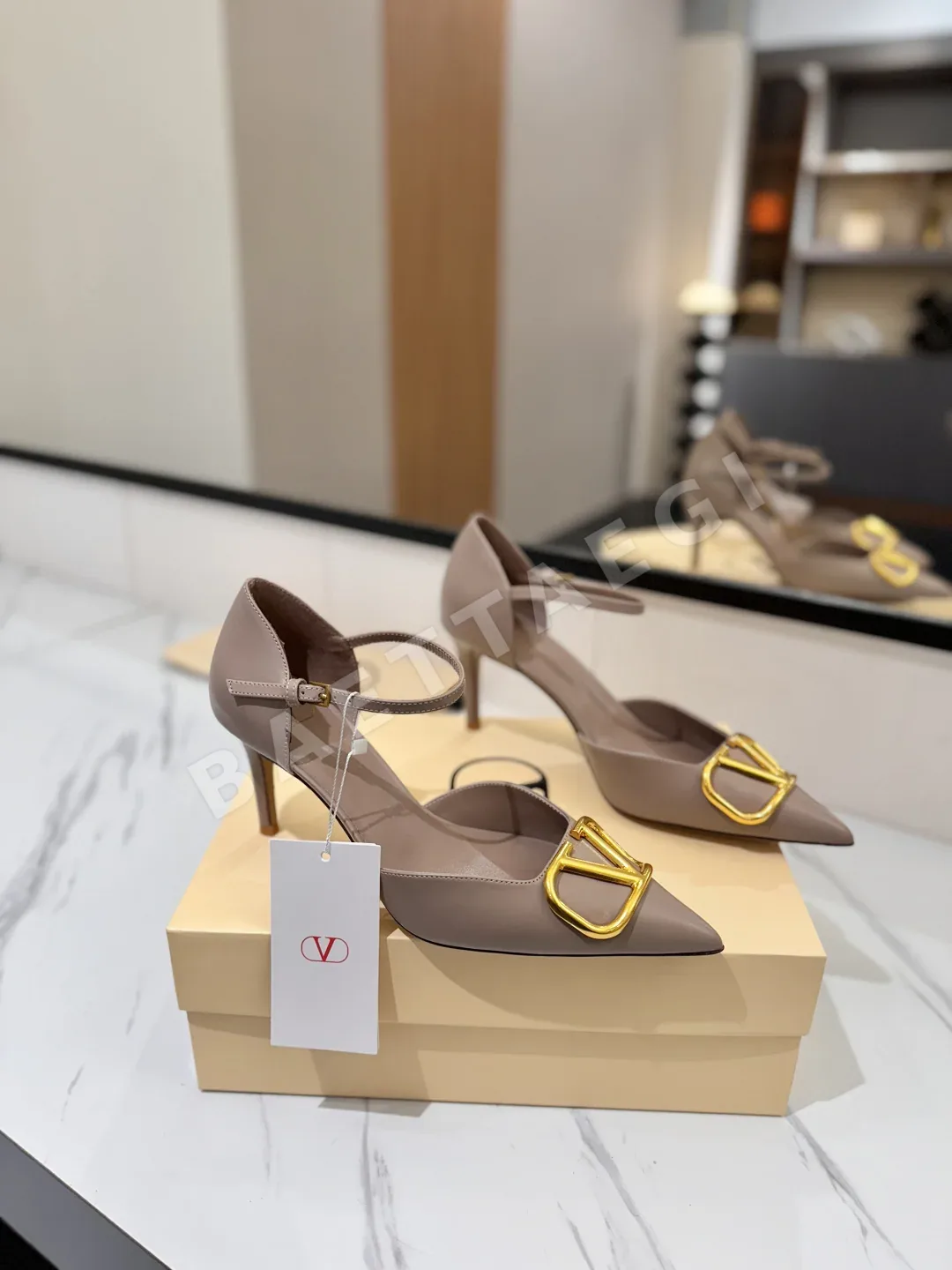 발렌티노 V 로고 버클 하이힐 샌들 147451