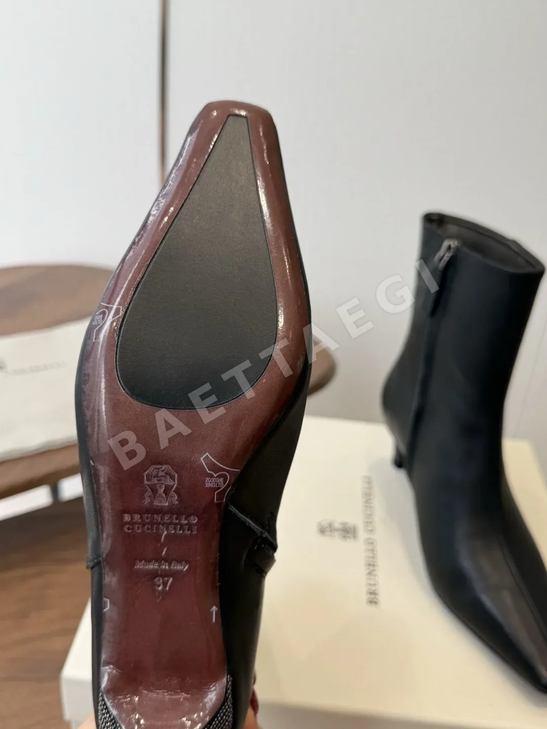브루넬로쿠치넬리 포인티드 토 스틸레토 힐 미드카프 부츠 상세 이미지 9