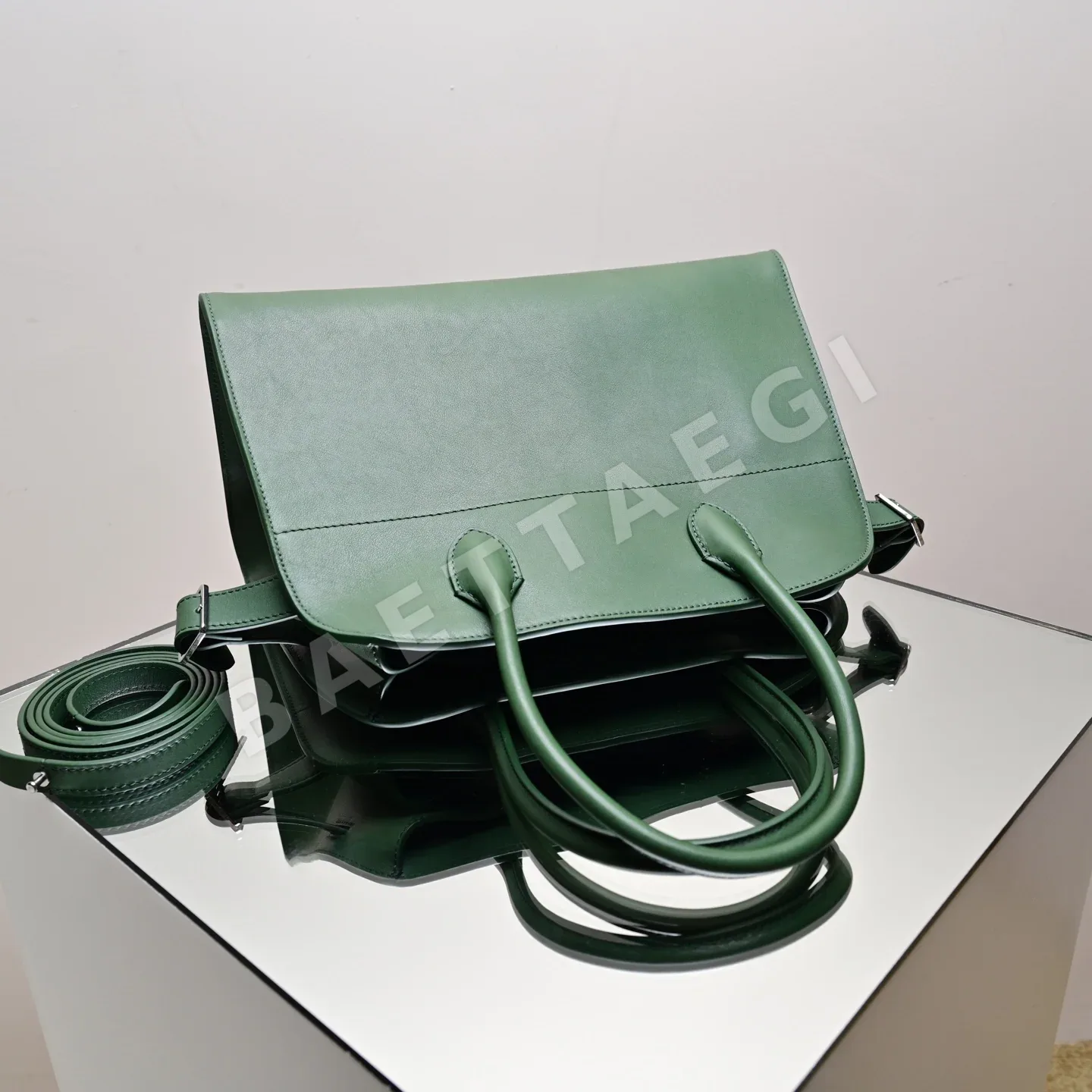 더로우 12 인치 오버사이즈 PU 가죽 가방 상세 이미지 4