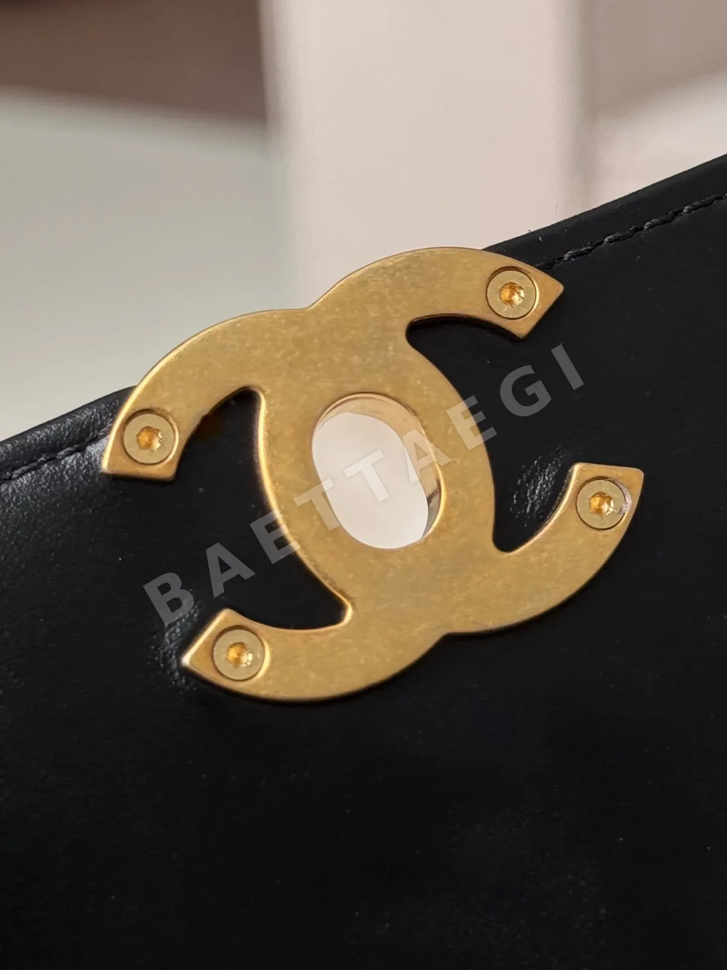 샤넬 더블 골드 볼 19 클래식 블랙 가방 상세 이미지 8