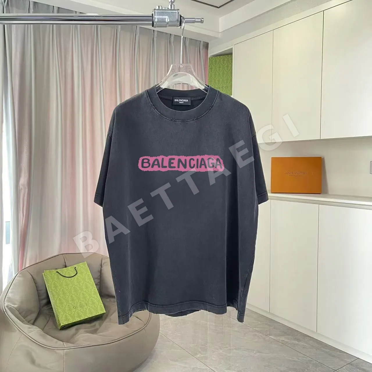 발렌시아가 워시 데미지 가공 로고 프린트 반팔 티셔츠 88666
