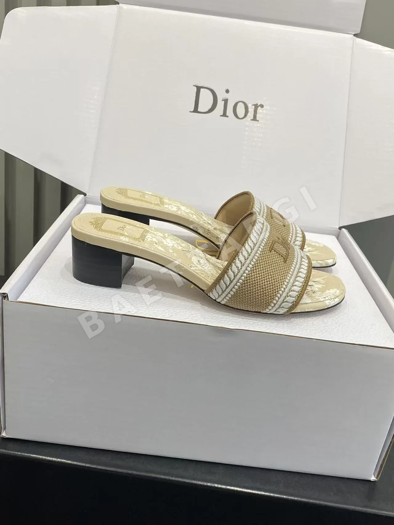 디올 자수 꽃무늬 청키힐 샌들 99334
