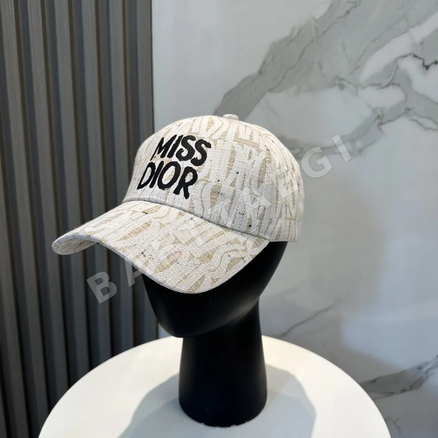 디올 미니멀 베이스볼 캡 133710