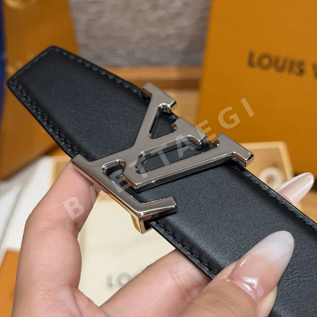 루이비통 LV 이니셜 리버시블 송아지가죽 벨트 40MM 상세 이미지 4