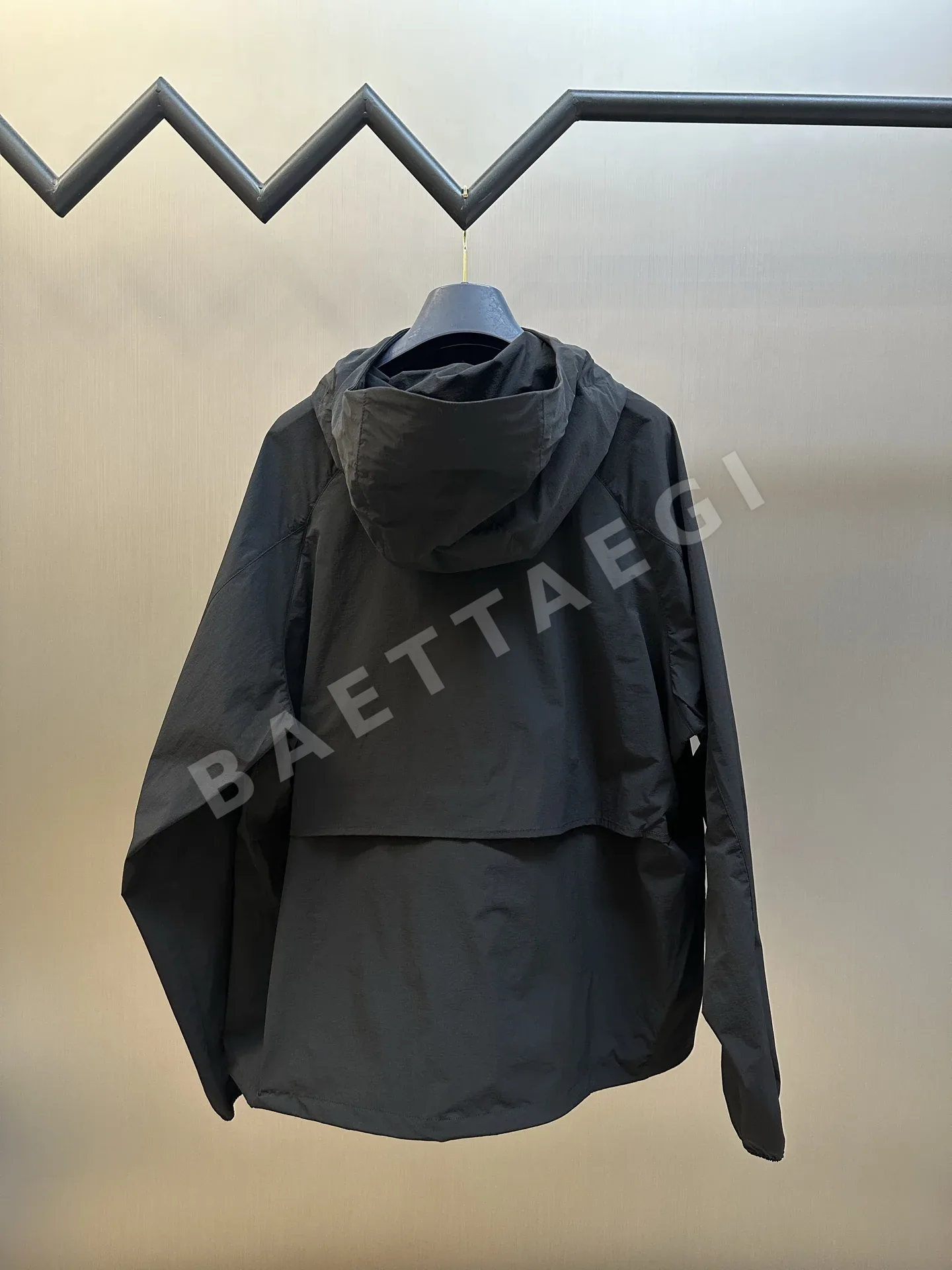 프라다 남성 나일론 후드 자켓 상세 이미지 5